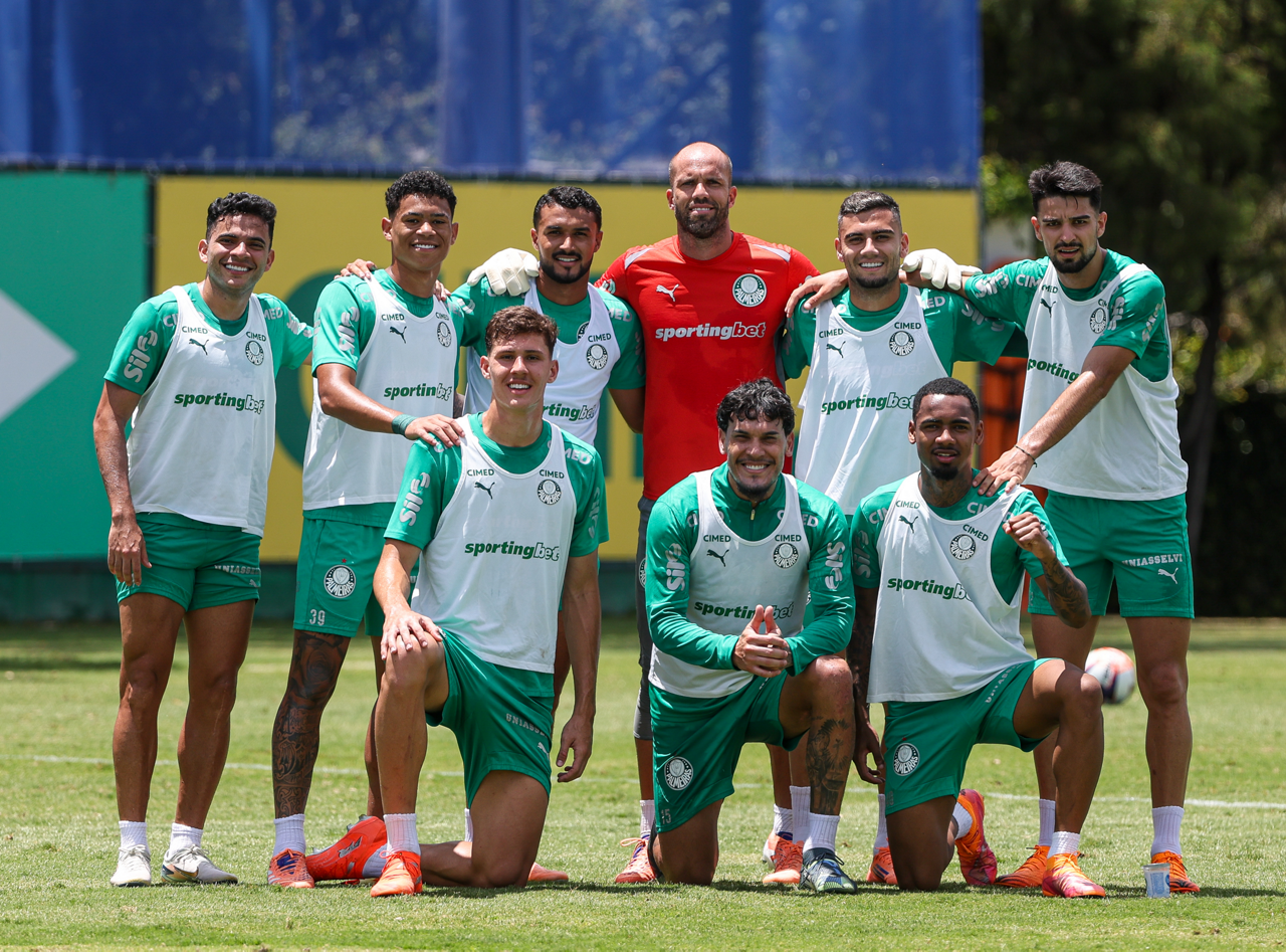 Palmeiras intensifica preparação em treino na sexta-feira, mirando desafios decisivos da temporada