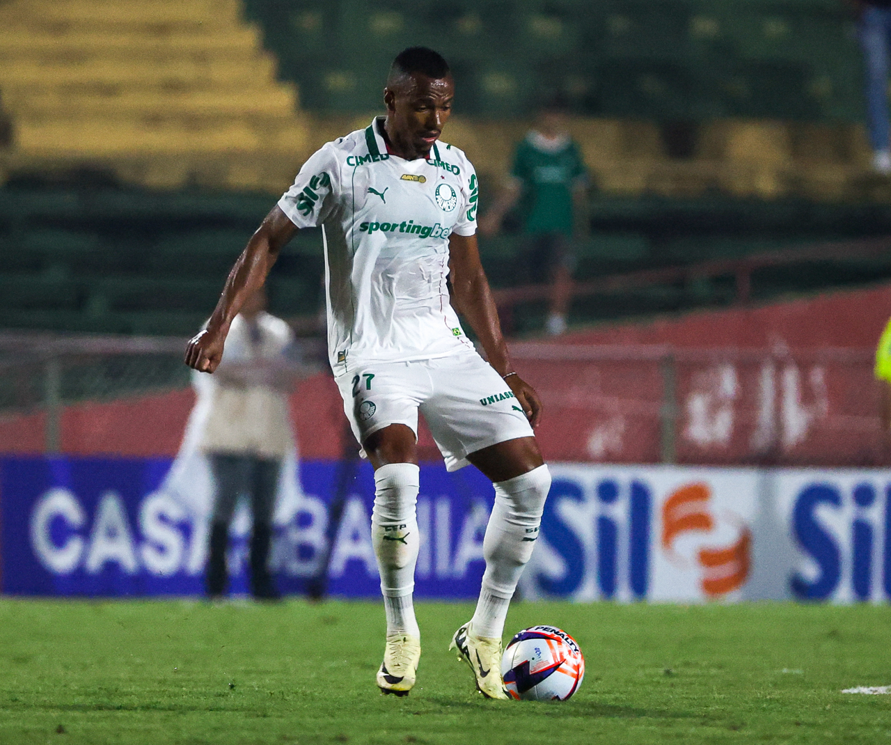 Marlon Freitas brilha em estreia e pode ser peça-chave no clássico contra o Santos, dizem insiders