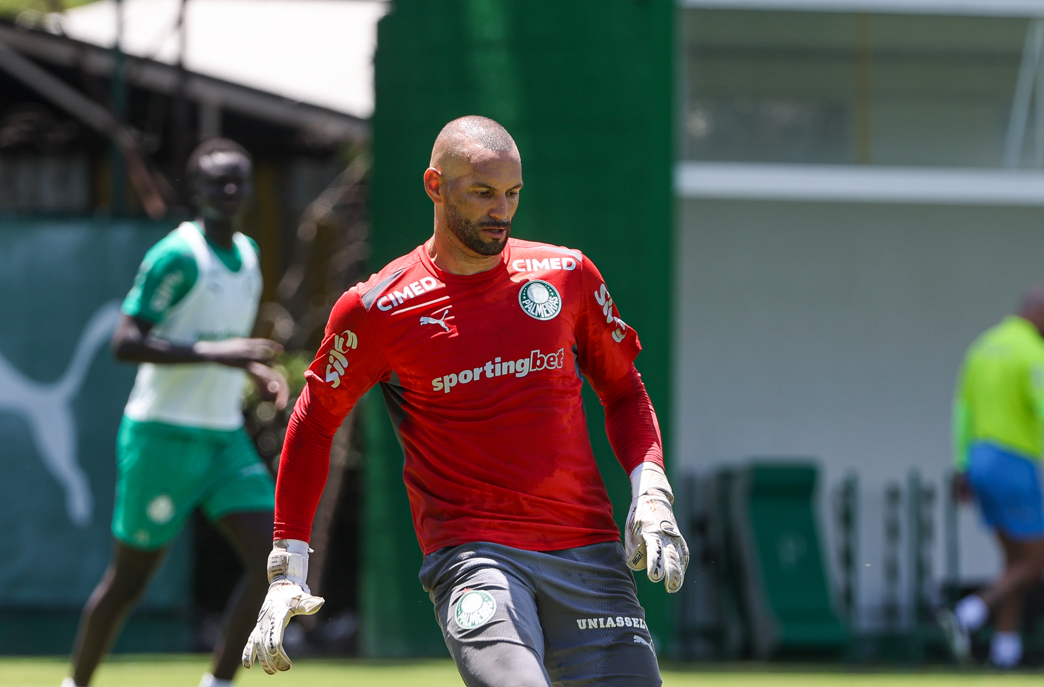 Ídolo no banco: Weverton perde vaga e vive nova realidade no Palmeiras