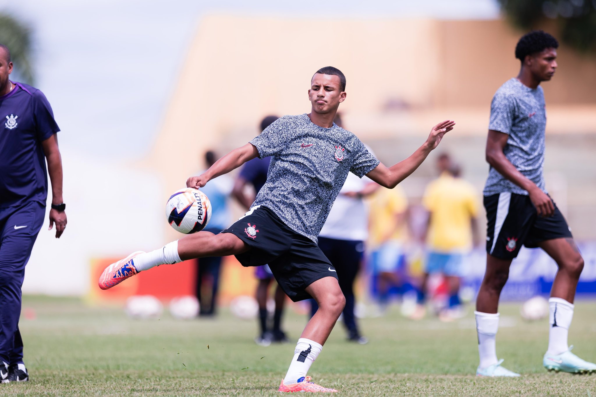 Trio é convocado por Dorival, e Corinthians perde concentração na Copinha em momento decisivo