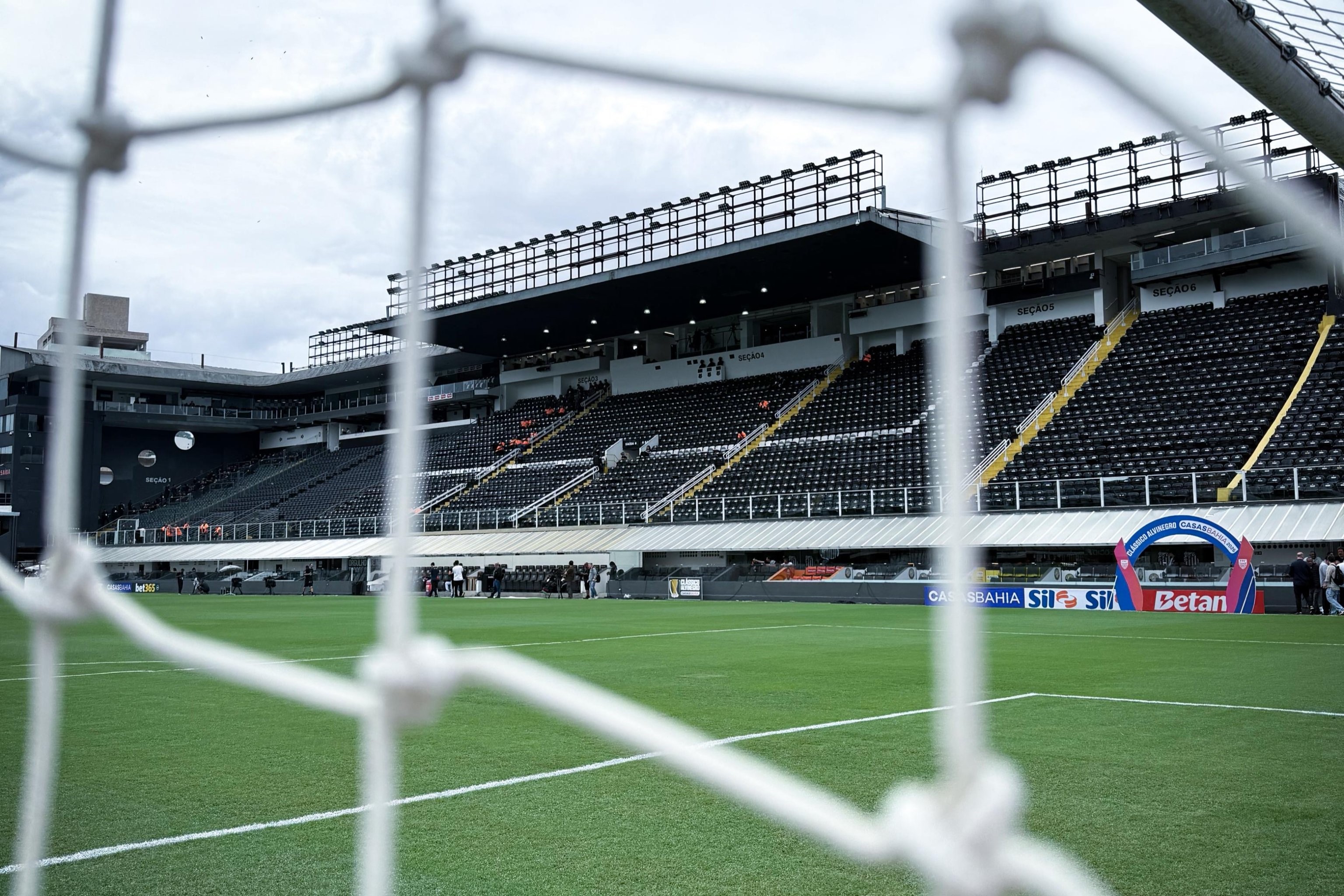 Santos confirma Gabigol para o duelo contra o Corinthians; Dorival surpreende com mudanças na escalação