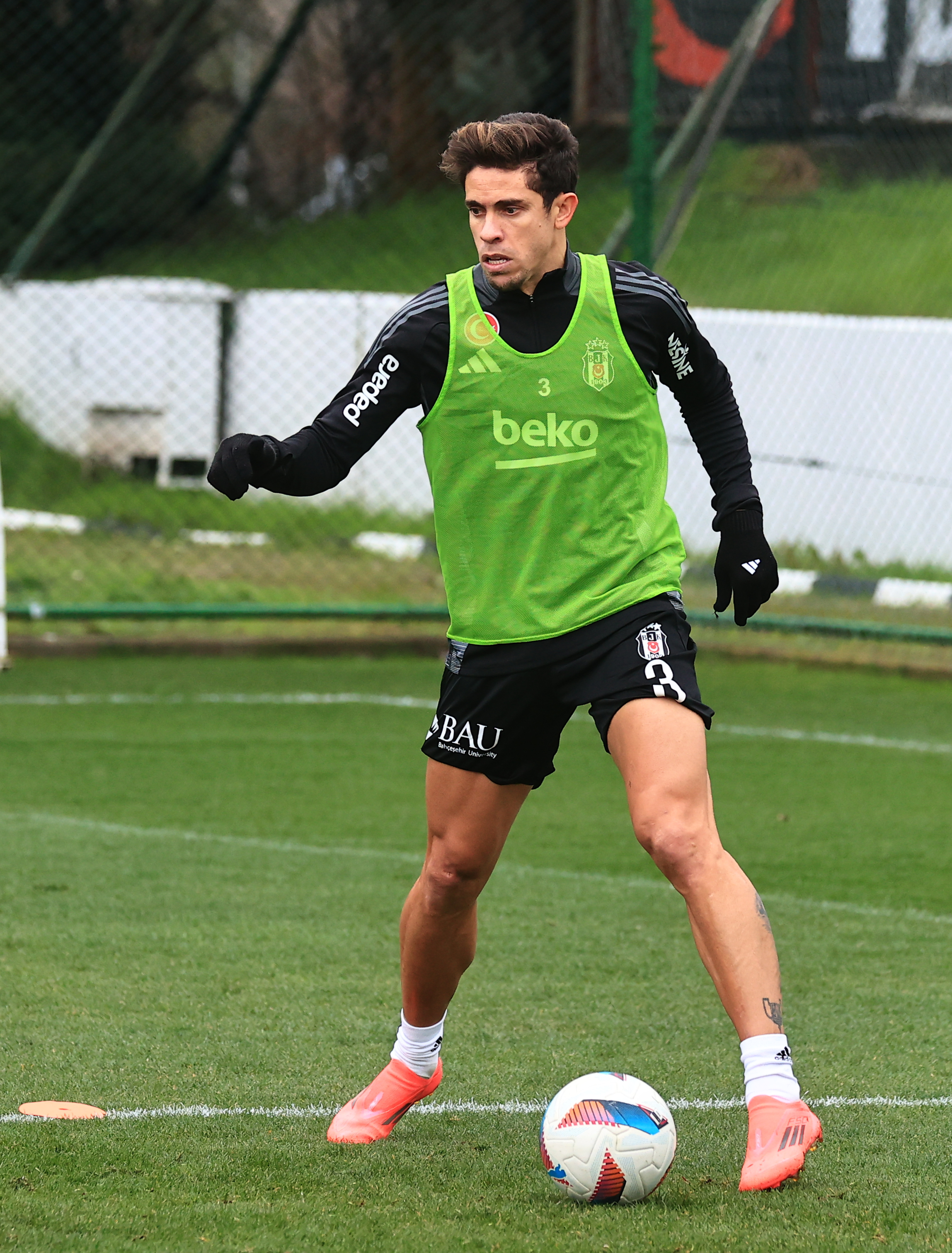 Corinthians avança em negociações e pode anunciar ex-zagueiro do Arsenal em novos reforços