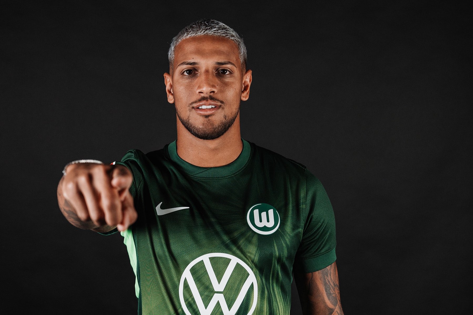 Novo craque chegando? Corinthians mira volante brasileiro do Wolfsburg e prepara proposta milionária