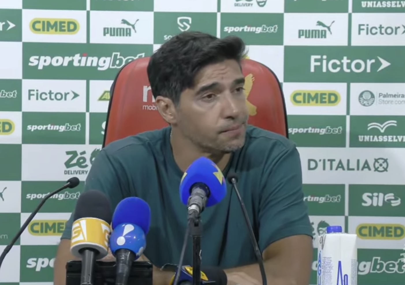 Abel Ferreira elogia desempenho do Palmeiras na estreia e revela animação com Marlon Freitas