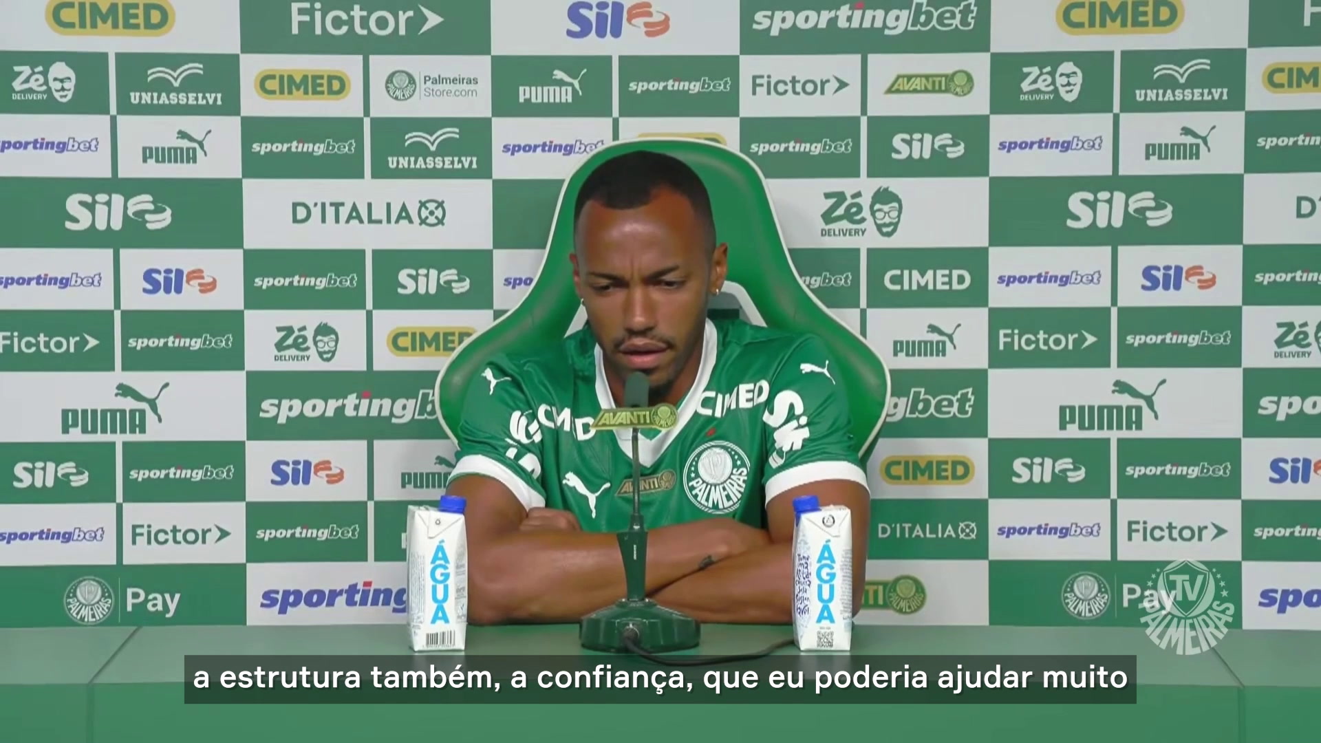 Reforço do Palmeiras exalta elenco e promete dedicação máxima ao Verdão