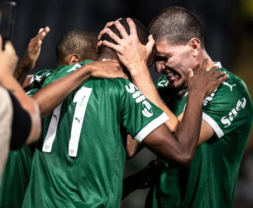 Palmeiras e Flamengo-SP se enfrentam na Copinha: veja onde assistir e as possíveis escalações
