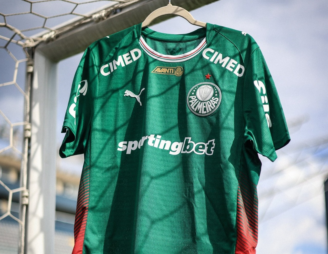 Palmeiras aposta em jovens promessas; Vitor Roque é titular em confronto decisivo com o Mirassol