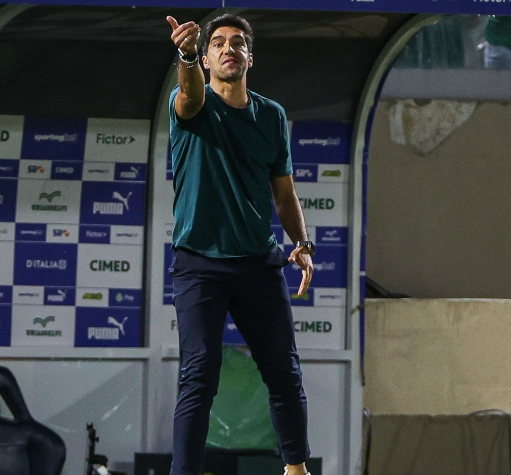 Abel desvia de perguntas sobre saída de Facundo Torres e revela: 