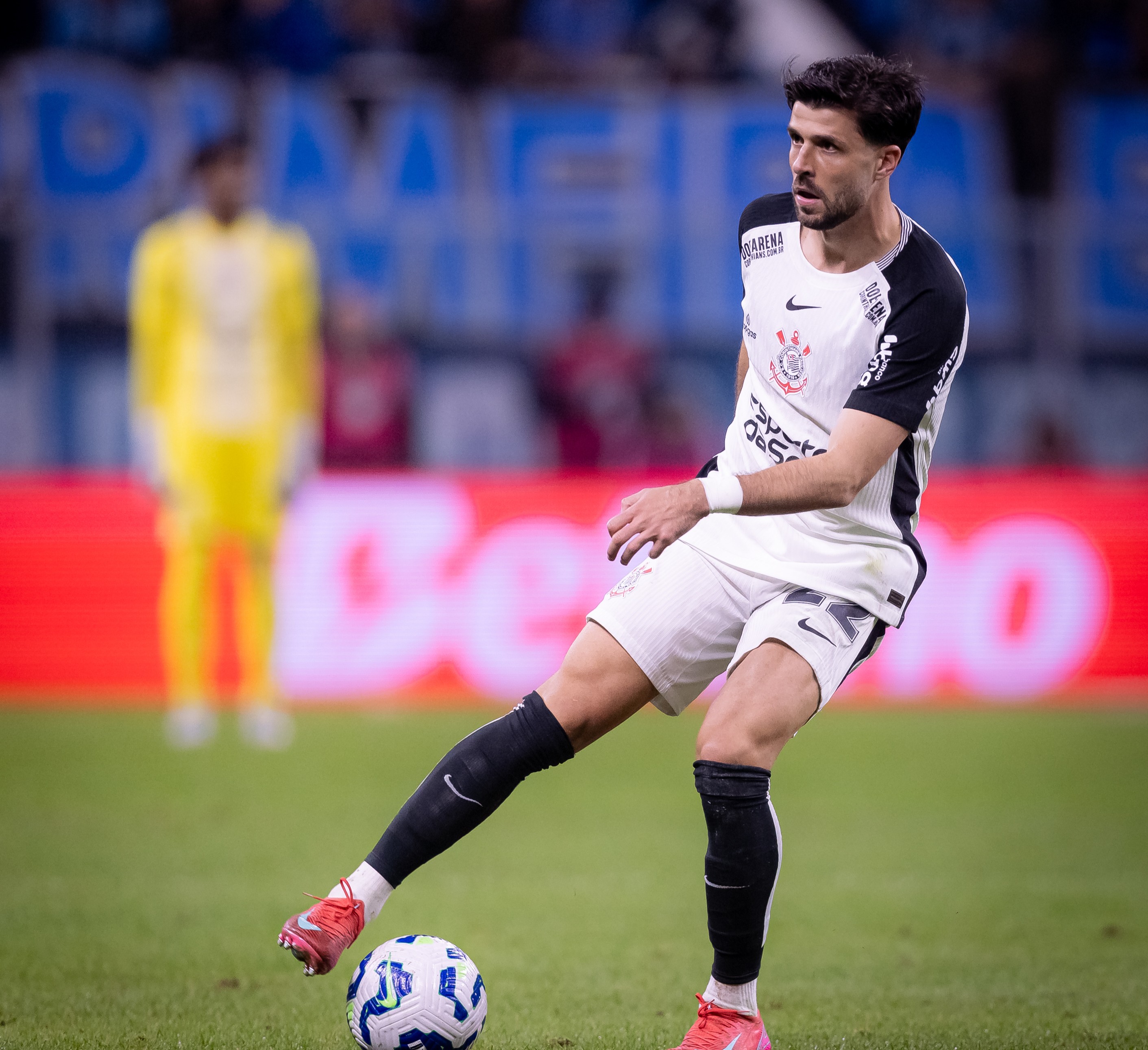 Corinthians Formaliza Rescisão com Héctor Hernández e Reduz Compromissos Financeiros