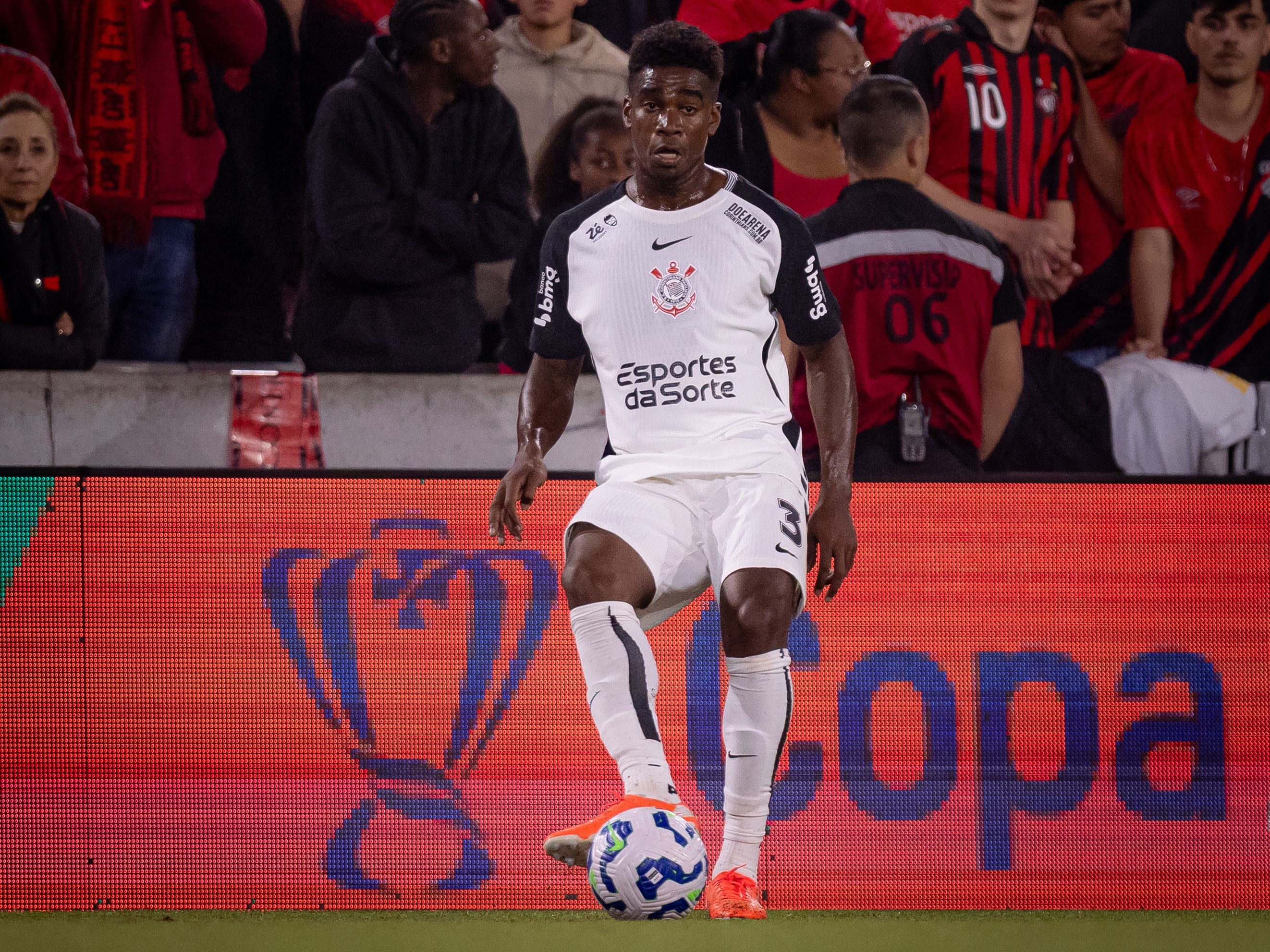 Temporada irregular expõe trio mais criticado pela torcida do Corinthians