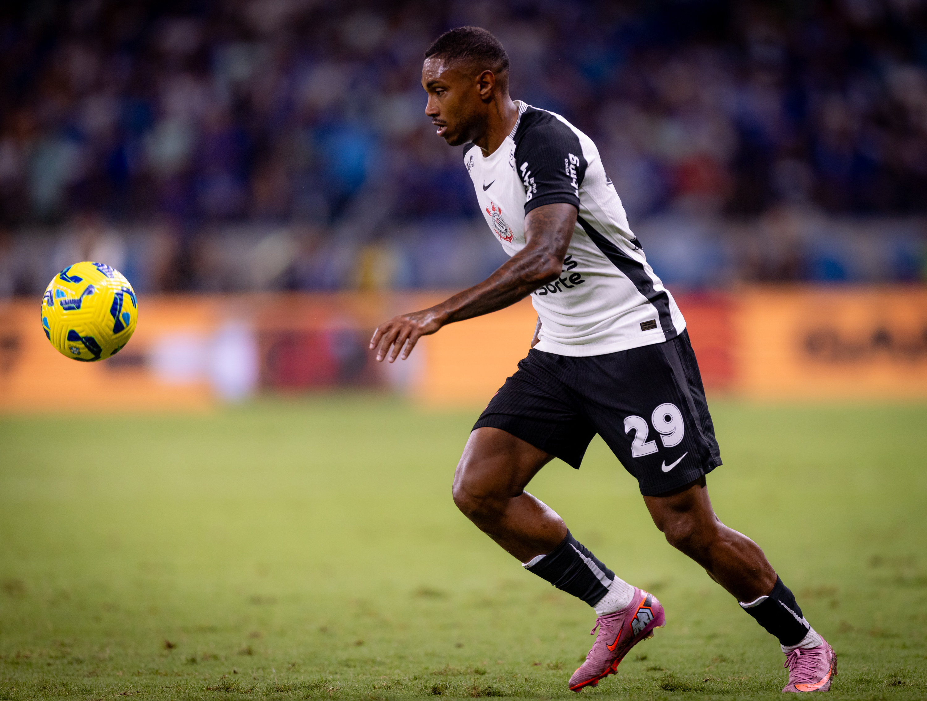 Vitinho começa sua trajetória no Corinthians com bons destaques; como a torcida avalia?