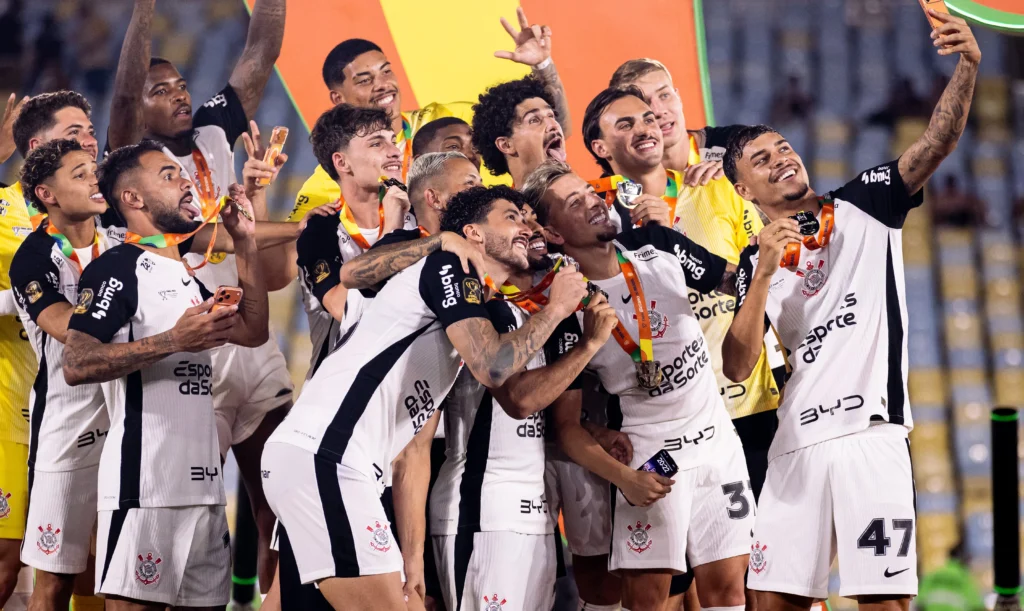 Clássicos agitam o retorno do futebol em janeiro de 2026; Corinthians revela agenda intensa