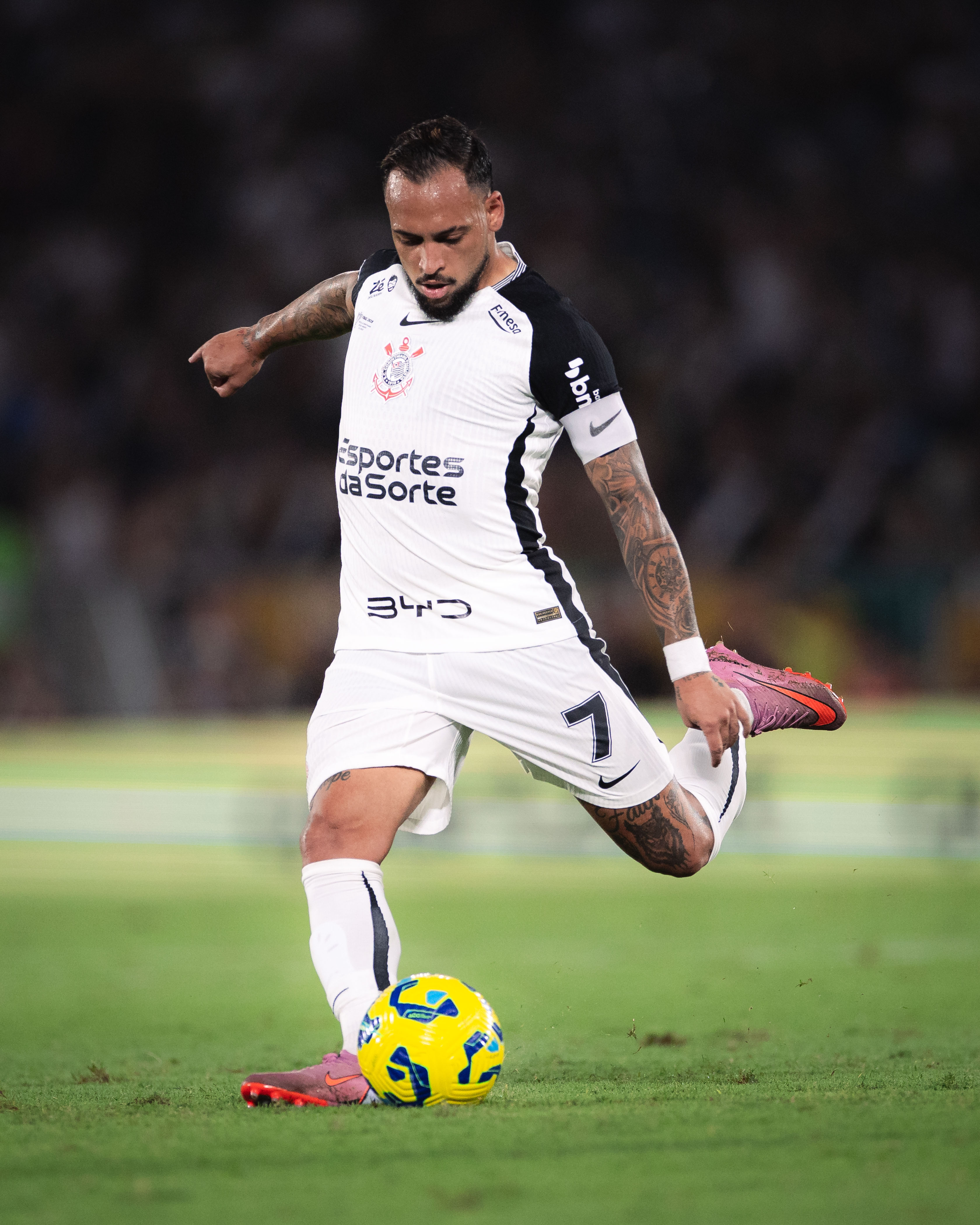 Corinthians reage à pressão e faz esforço para garantir permanência de Maycon, em jogo crucial