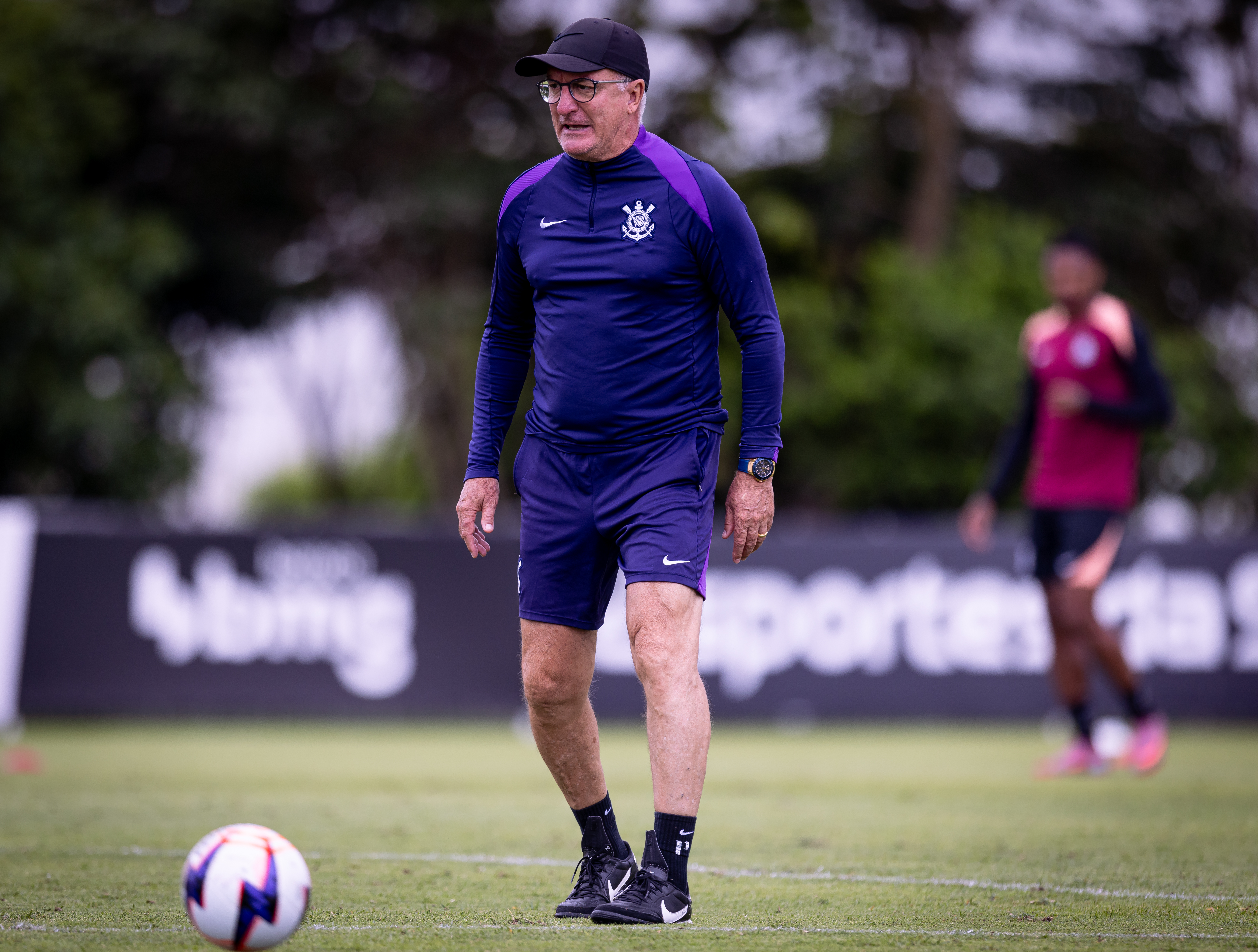 Dorival Júnior avalia temporada no Corinthians em 2025: torcida cobra resultados imediatos e aposta em renovação