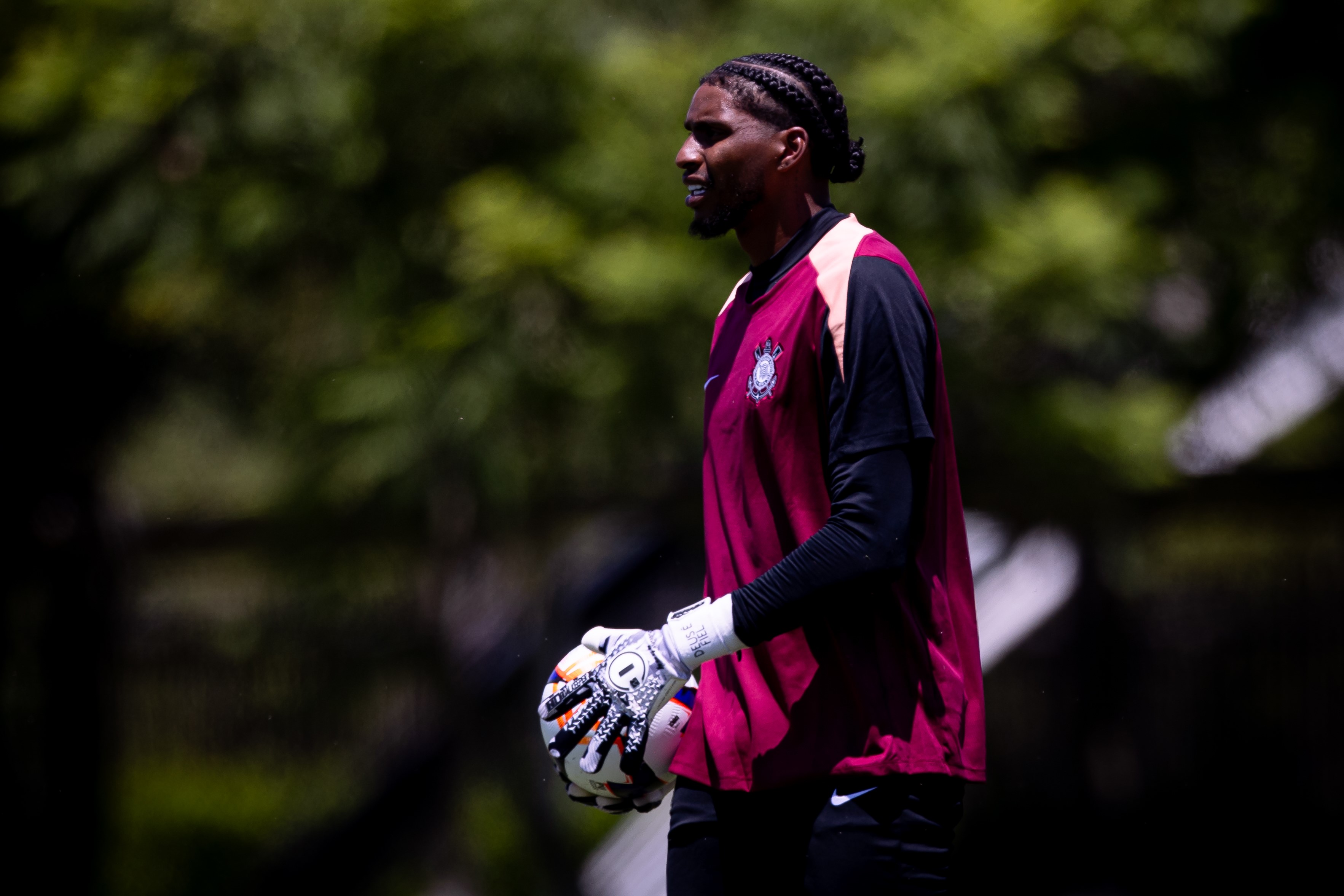 Desfalque importante? Hugo desfalca treino do Corinthians e se torna dúvida crucial para duelo contra o Bragantino