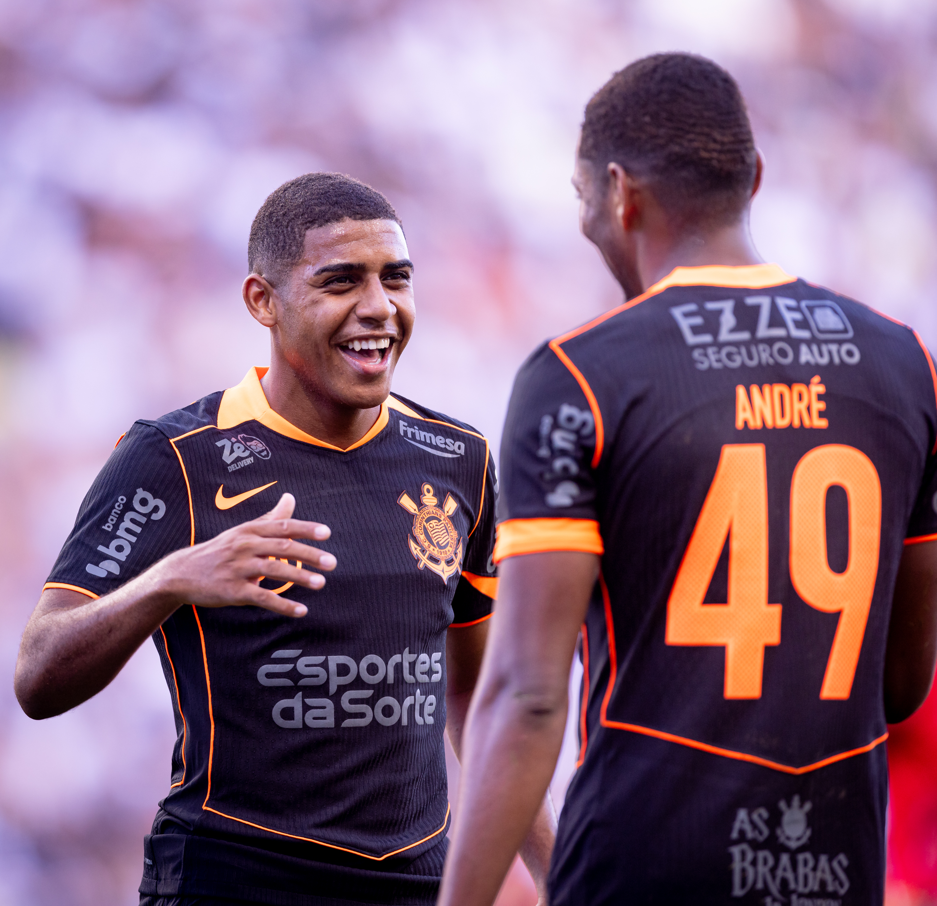 Corinthians brilha na estreia e confirma força do elenco com vitória convincente em casa