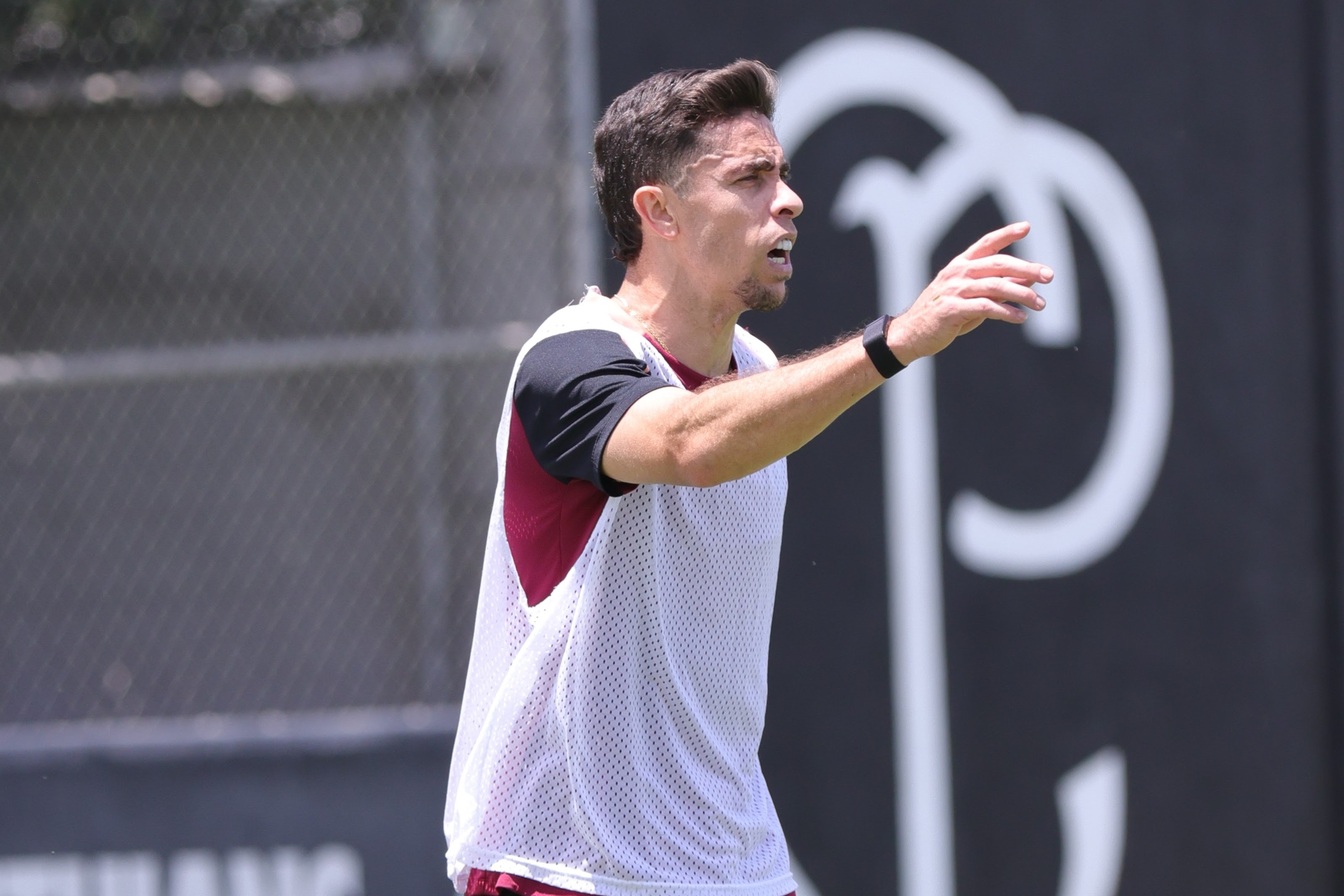 Gabriel Paulista pode ser o trunfo do Corinthians em campo e um líder fora dele, afirmam especialistas