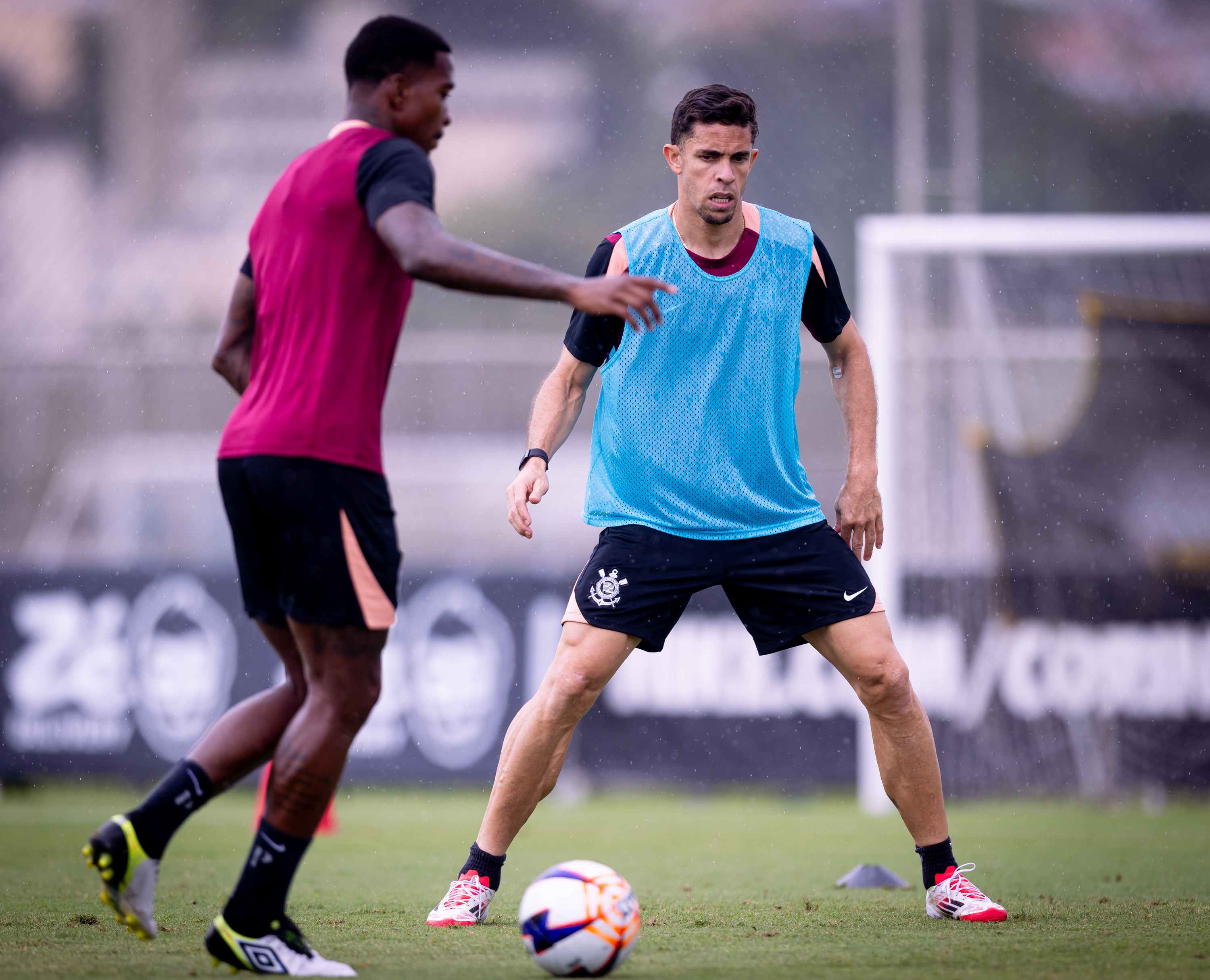Corinthians intensifica preparação em treino desta terça-feira, com novidades no elenco e estratégias afuniladas