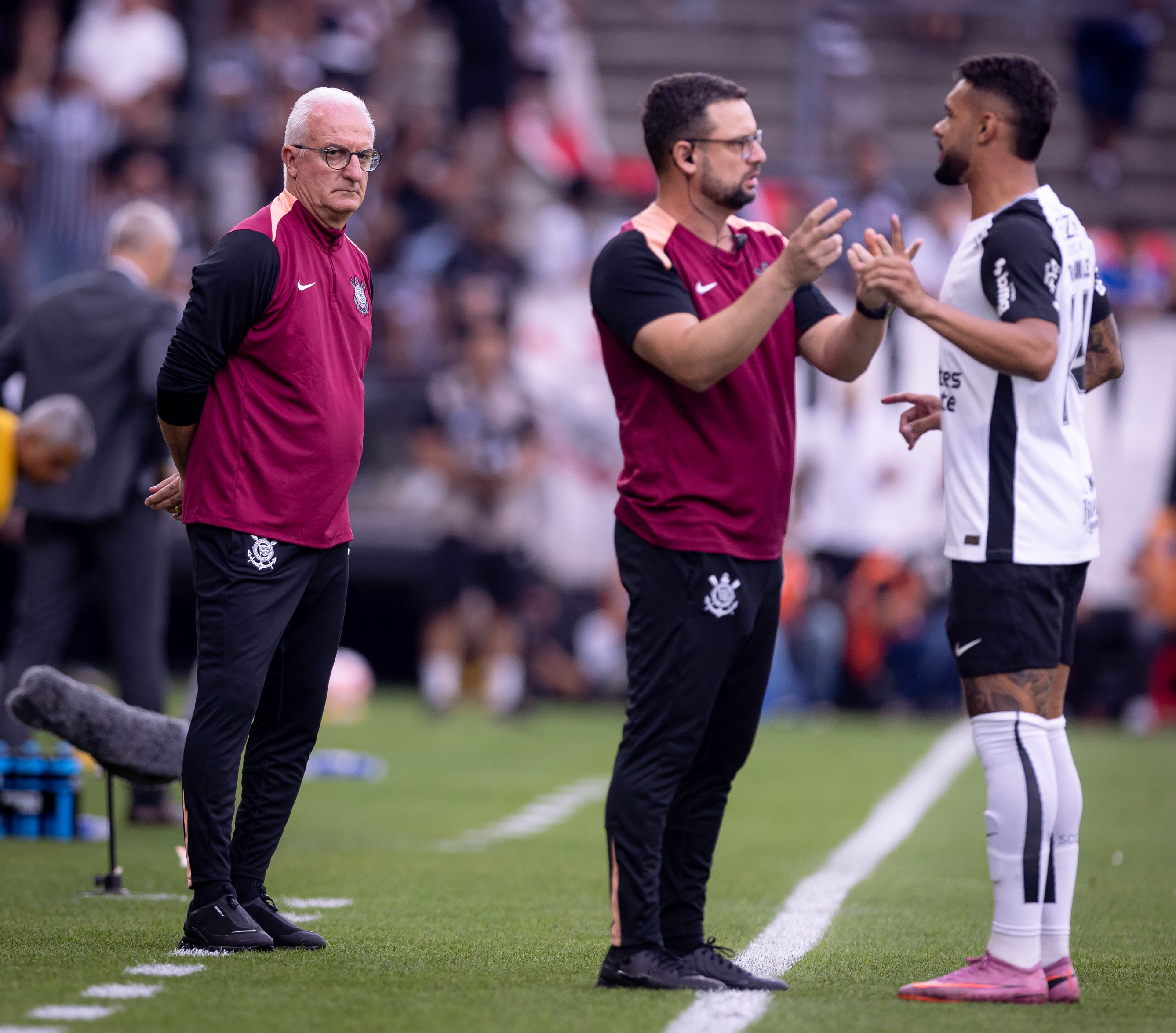 Corinthians empata sob pressão; Dorival admite dificuldades e diz: 
