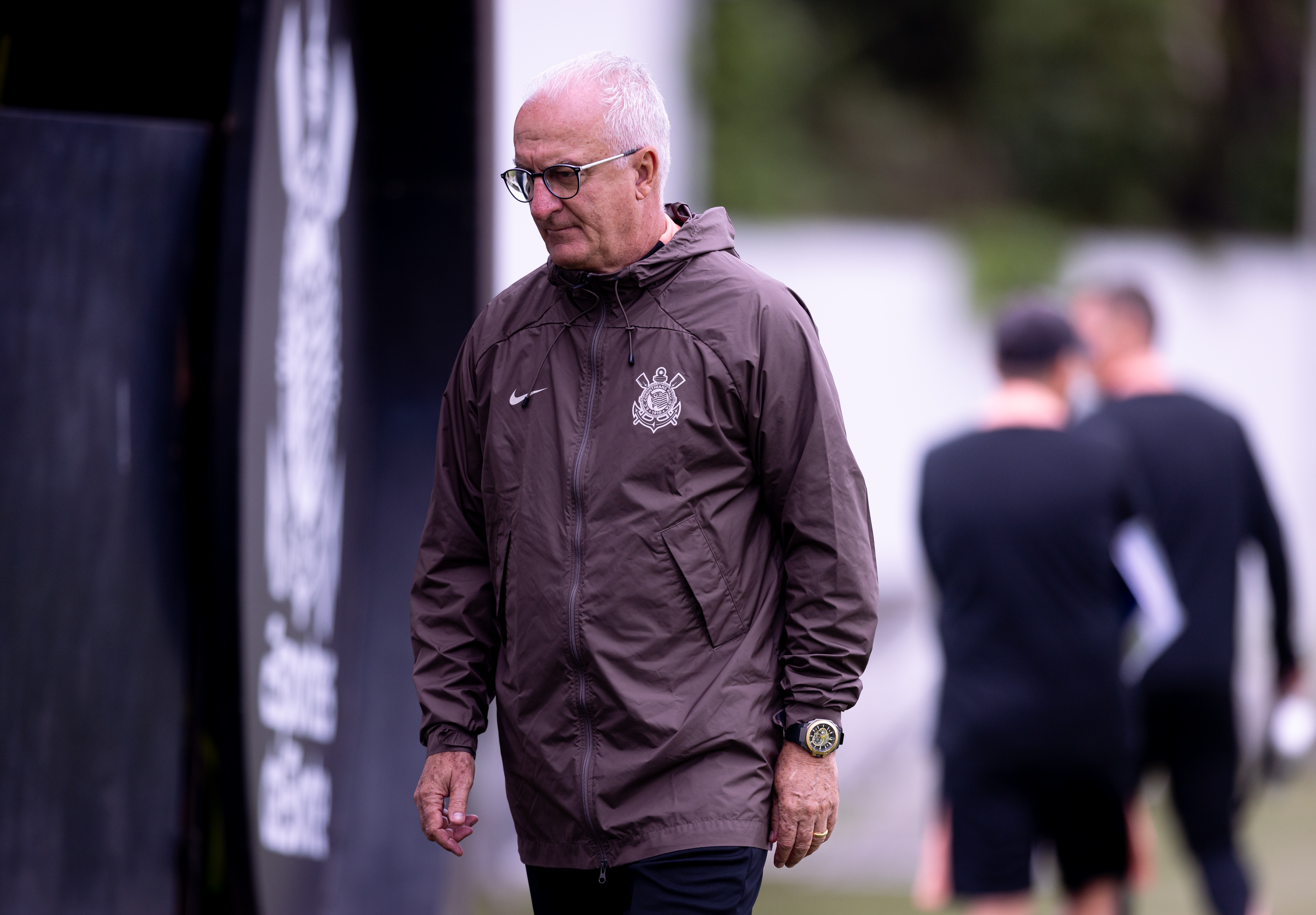 Corinthians finaliza treinos e parte para o clássico na Vila Belmiro