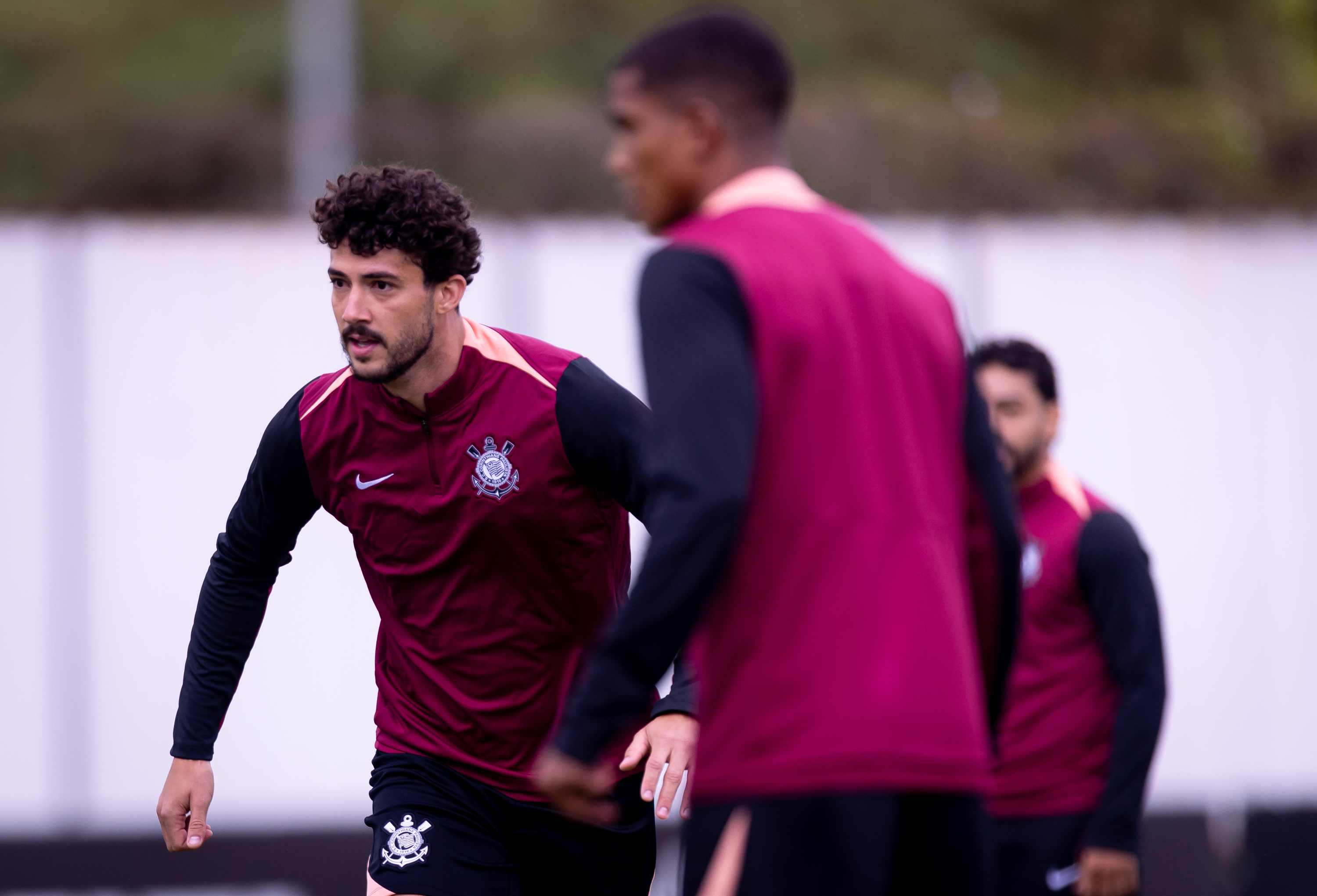 Corinthians se prepara intensamente nos bastidores em treino carregado de expectativas nesta quarta-feira