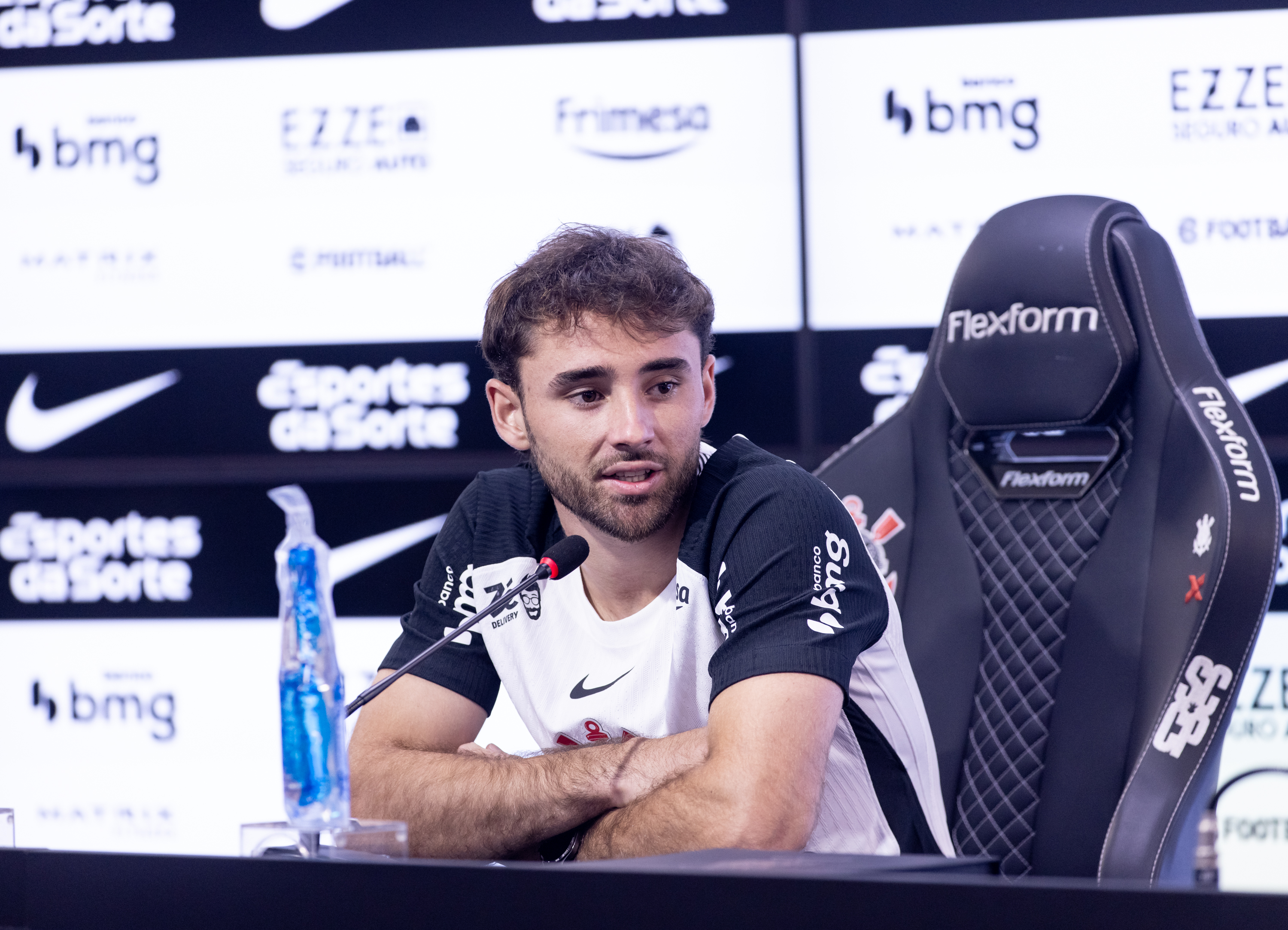 Corinthians apresenta Pedro Milans, lateral uruguaio que assinou até 2029