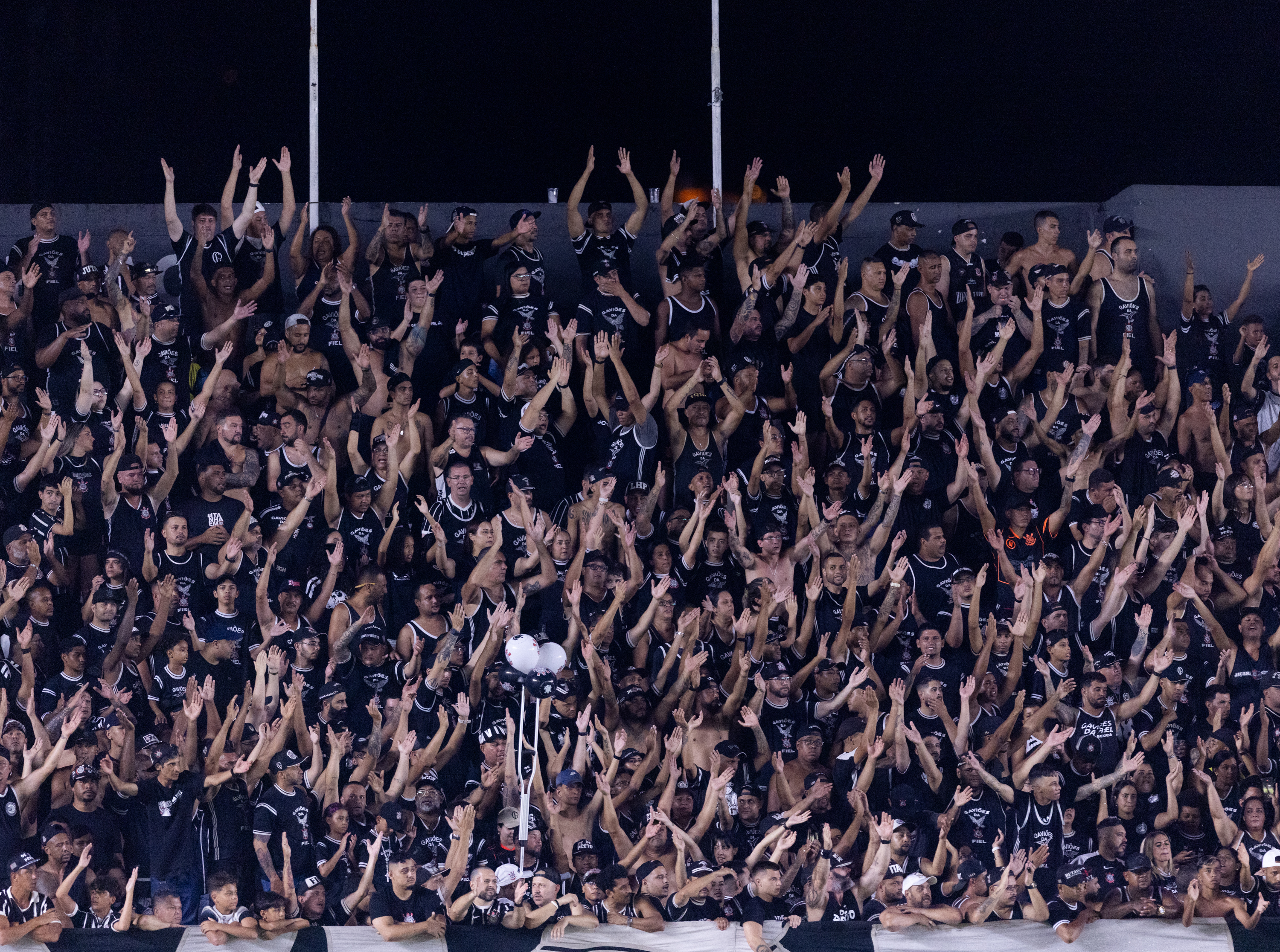 Torcida do Corinthians Recria Atmosfera de Vila em Itaquera e Celebra Experiência Única