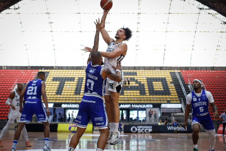 Corinthians desafia o Cruzeiro e garante vitória em clássico decisivo pelo NBB