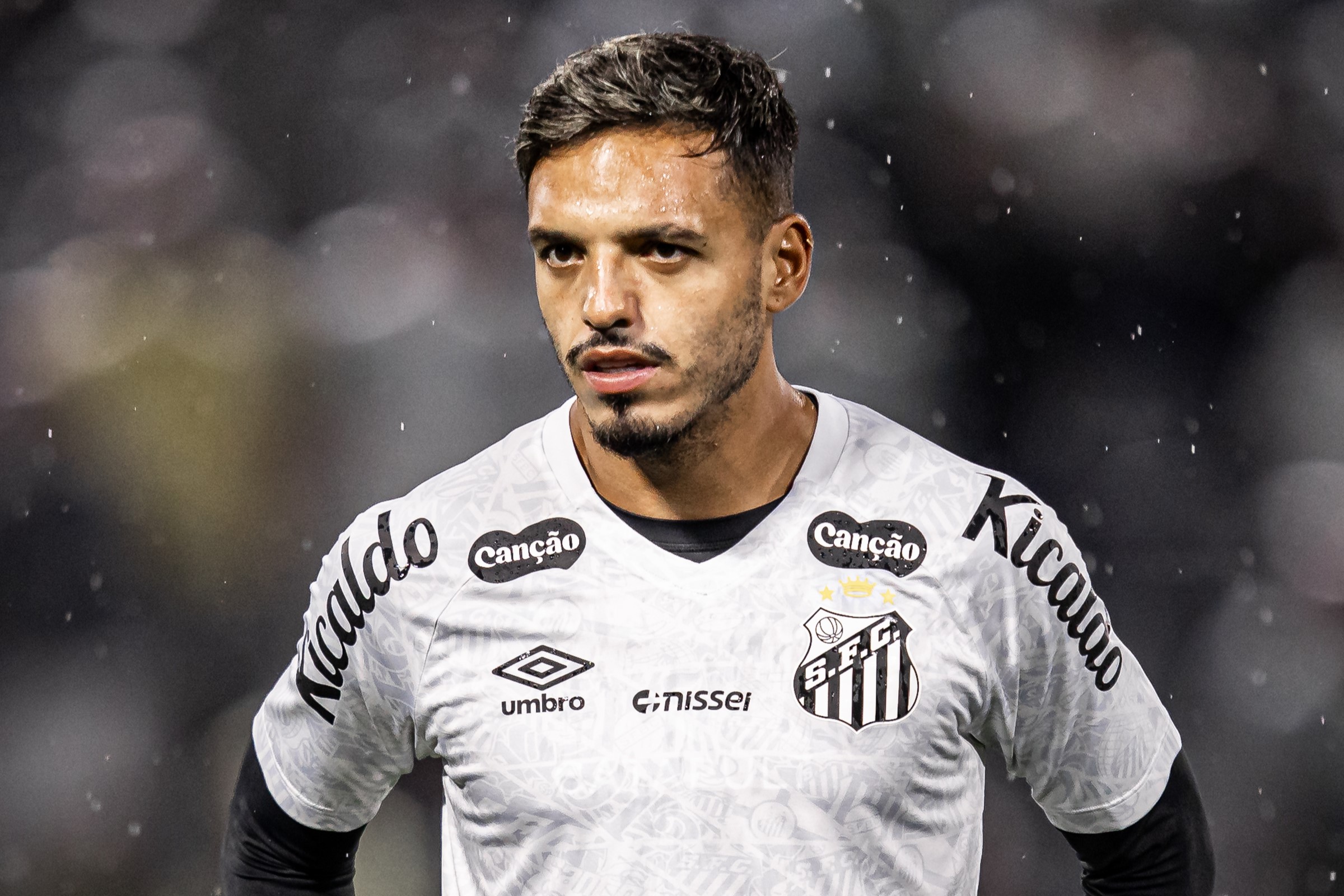 No Santos, Gabriel Menino vê mudança para lateral como caminho para voltar à seleção