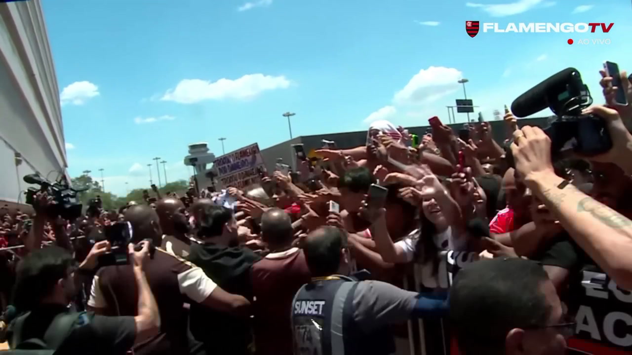 Recepção Apoteótica: Torcida do Flamengo Celebra Retorno de Lucas Paquetá