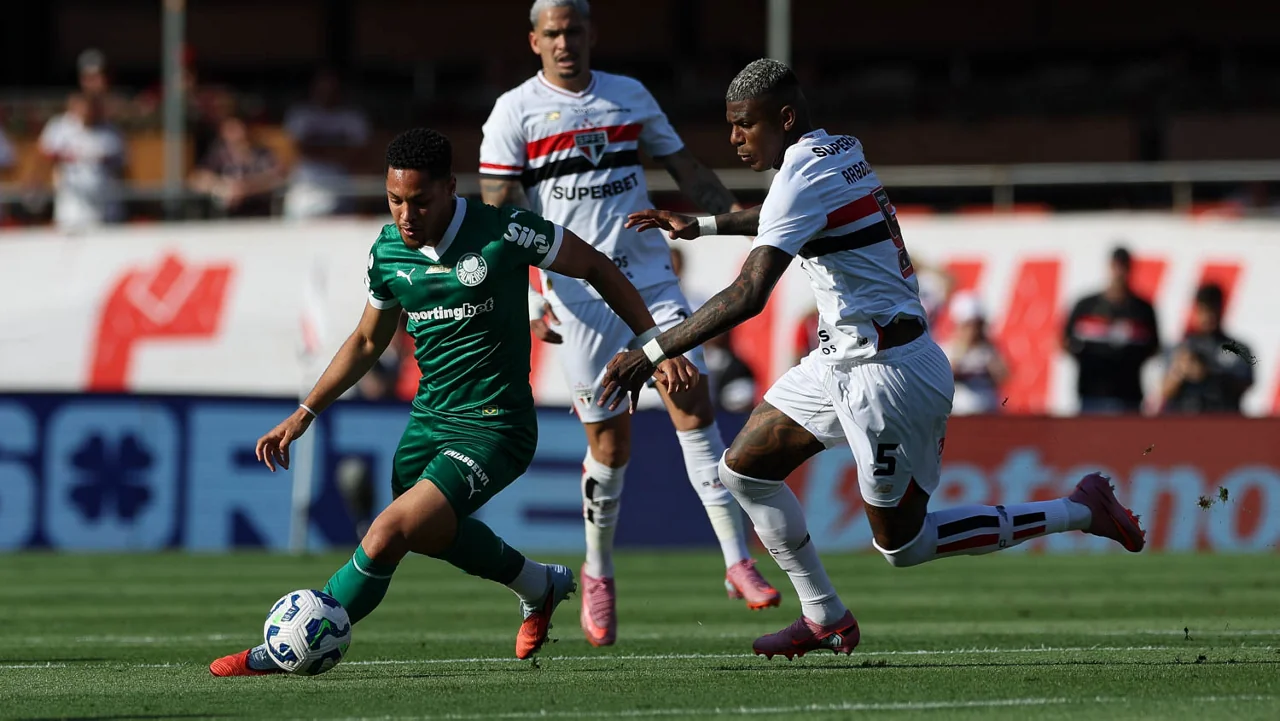 CONFIRA! Inteligência artificial faz previsão bombástica sobre o jogo entre Palmeiras e São Paulo