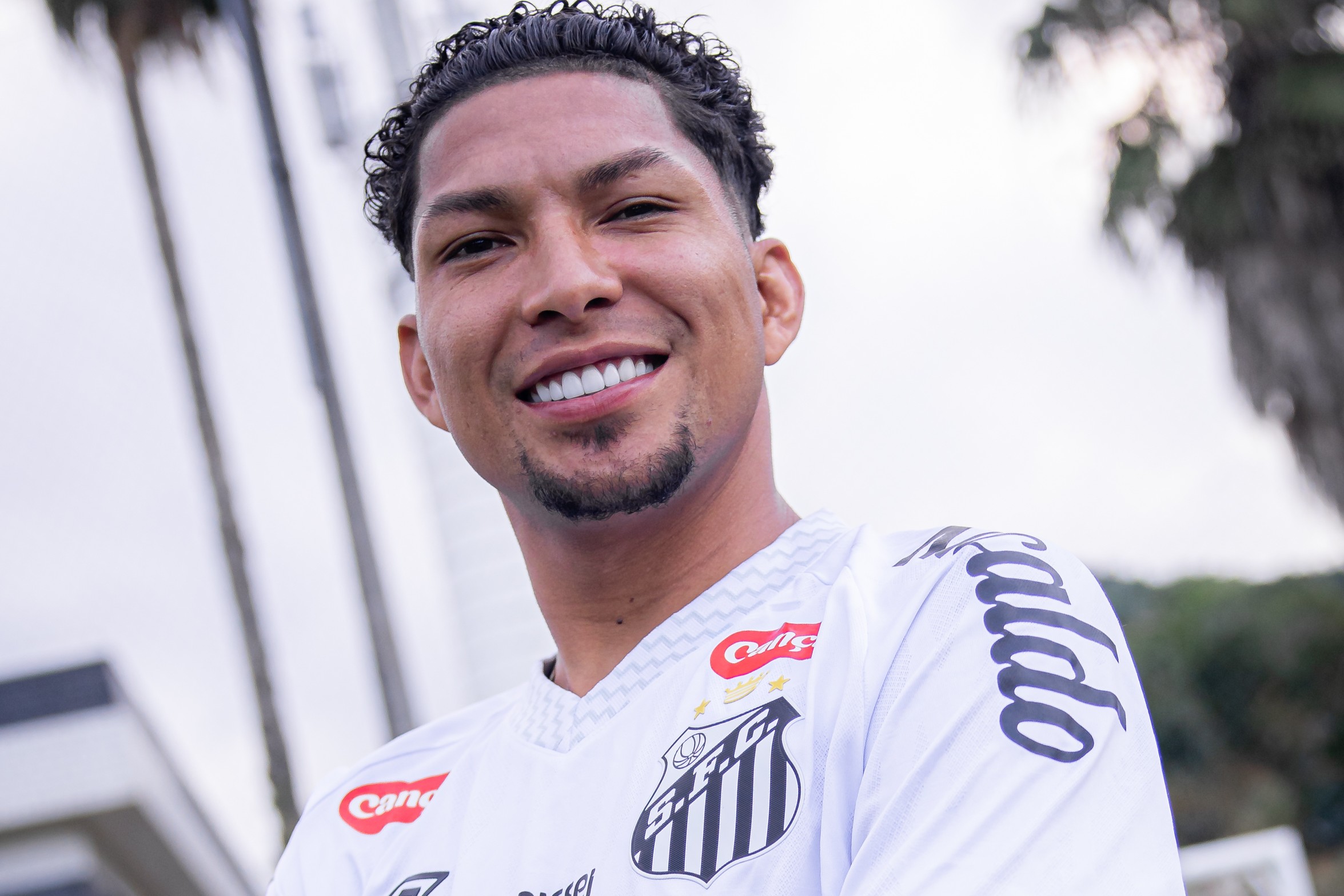 Rony fala sobre felicidade de vestir a camisa do Santos e projeta ...