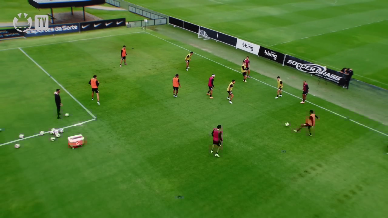 Craque recuperado? Memphis Depay se junta ao elenco do Corinthians e busca se destacar após lesão recente