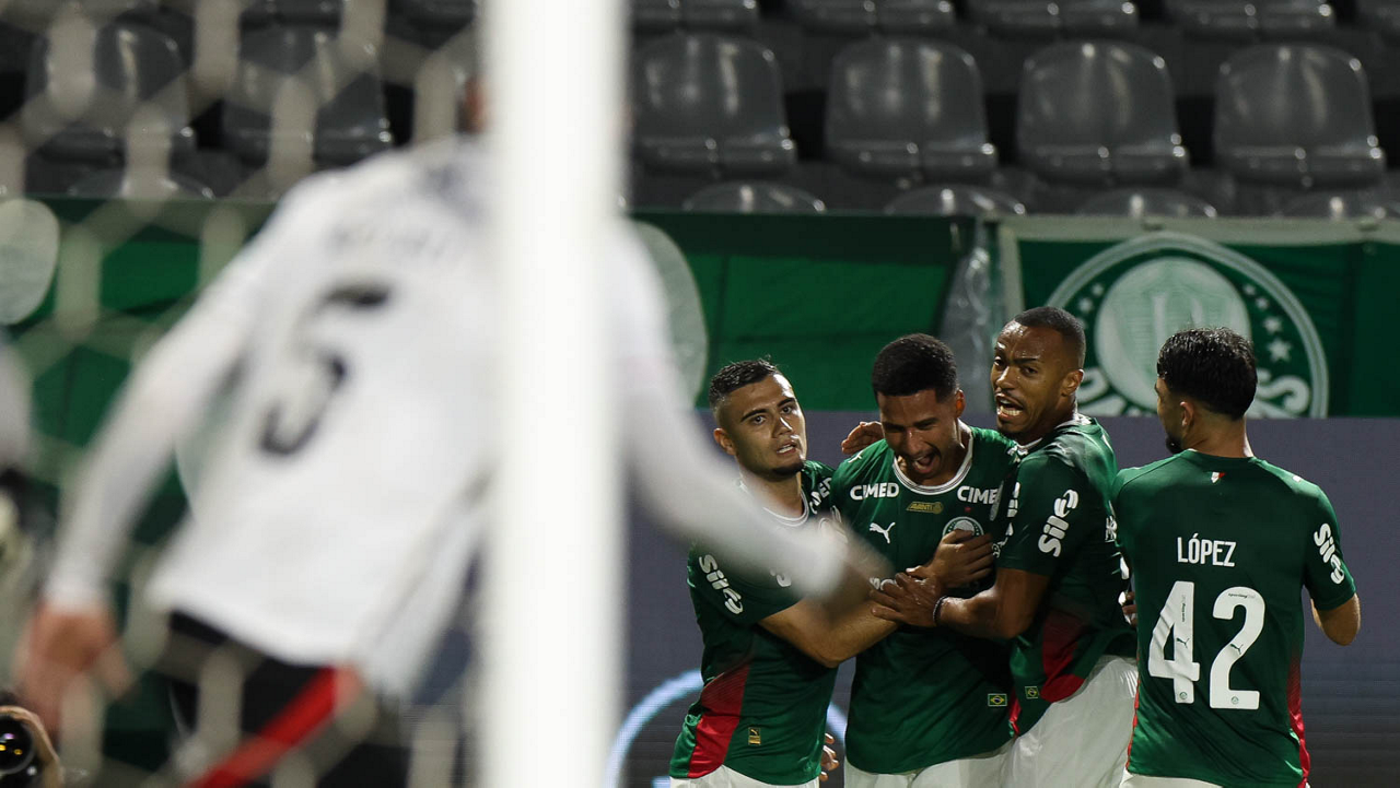 Abel analisa evolução do Palmeiras após goleada e revela estratégia para manter a competitividade