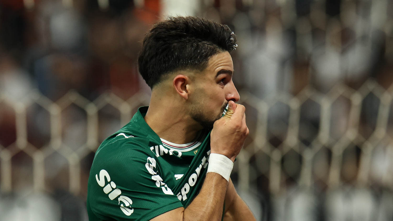 Palmeiras Supera Desempenho Irregular com Gol Decisivo de Flaco