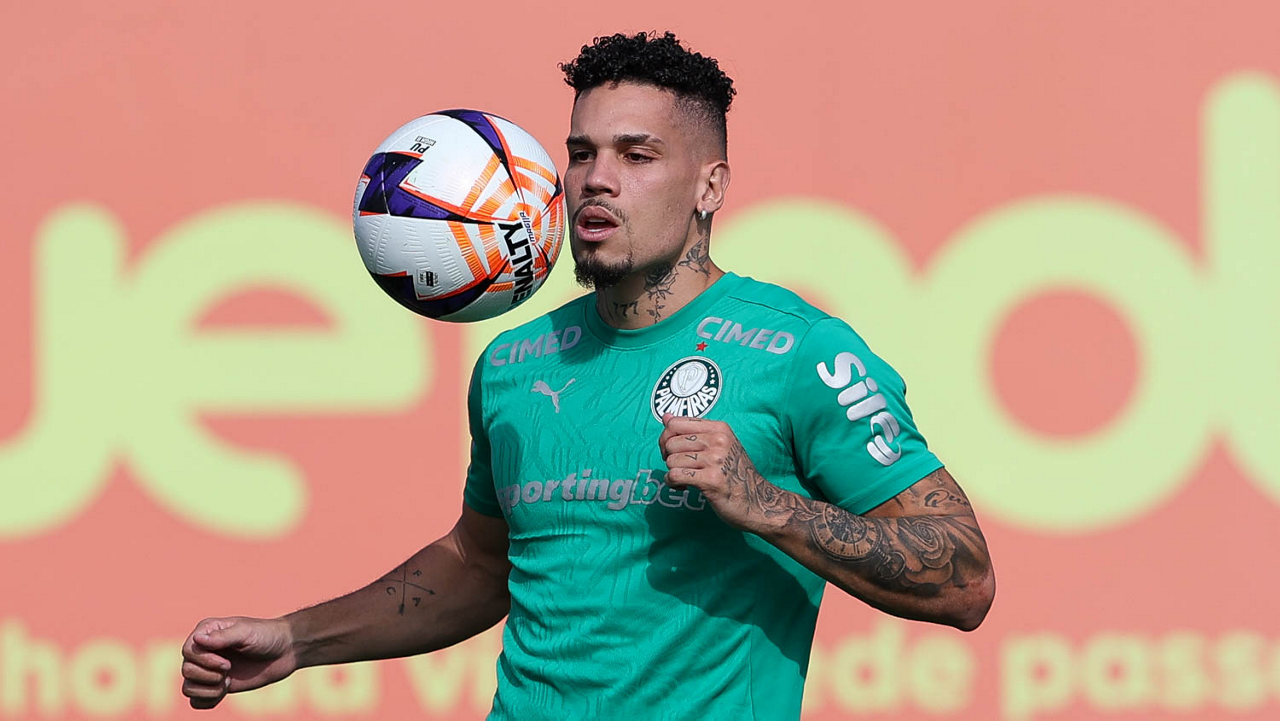 Paulinho apresenta progresso em recuperação, mas Palmeiras mantém mistério sobre retorno ao time