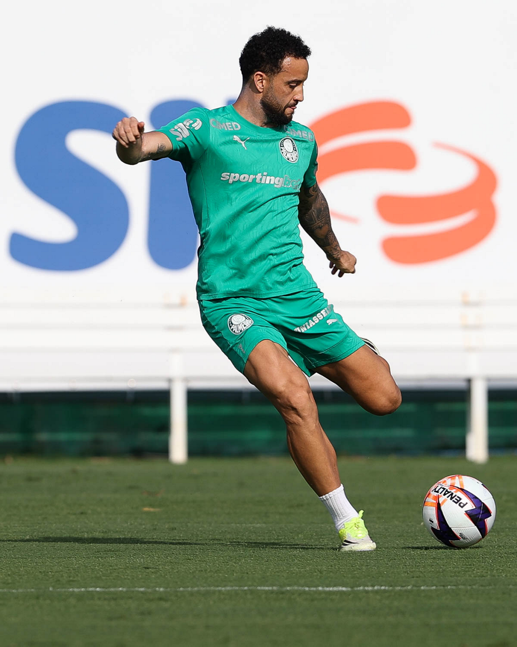 Felipe Anderson Completa Treino com o Grupo e Aumenta Expectativas para Retorno ao Palmeiras