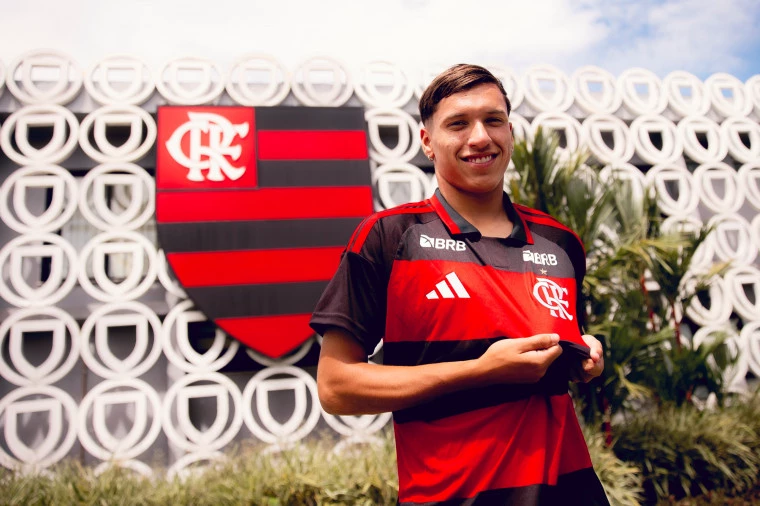 Flamengo assegura jovem talento do River Plate para reforçar sua equipe sub-20