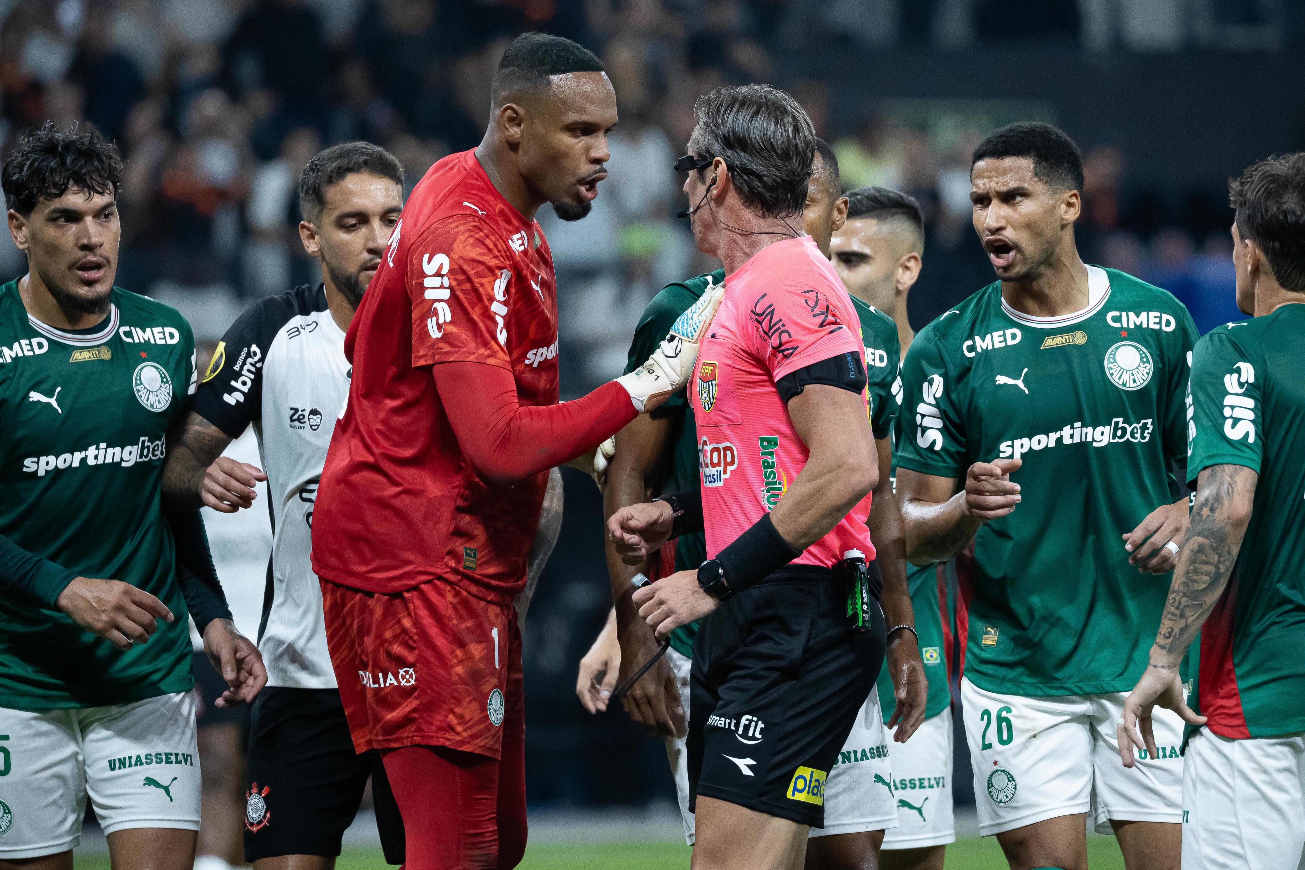 Hostilidade da Torcida: Carlos Miguel Enfrenta Pressão em Itaquera