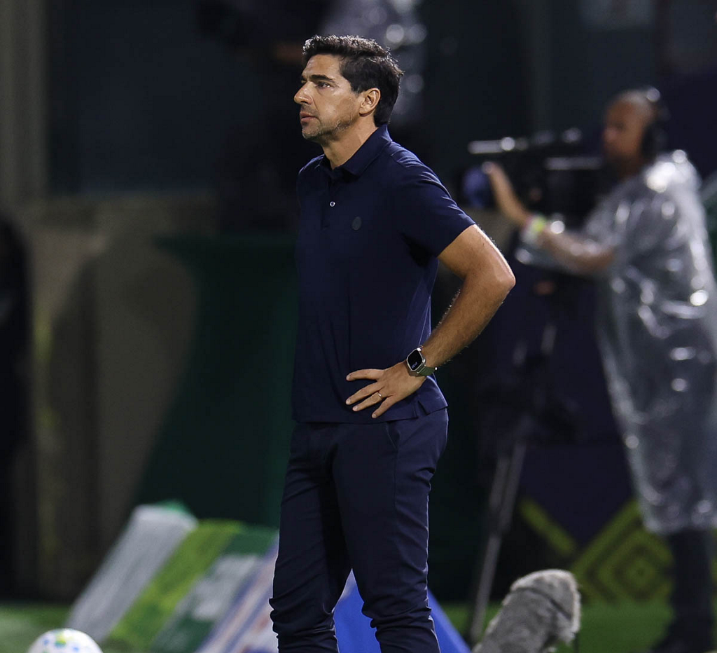 Entenda a expulsão! Súmula detalha expulsão de Abel e treinador desfalca Palmeiras no Brasileirão