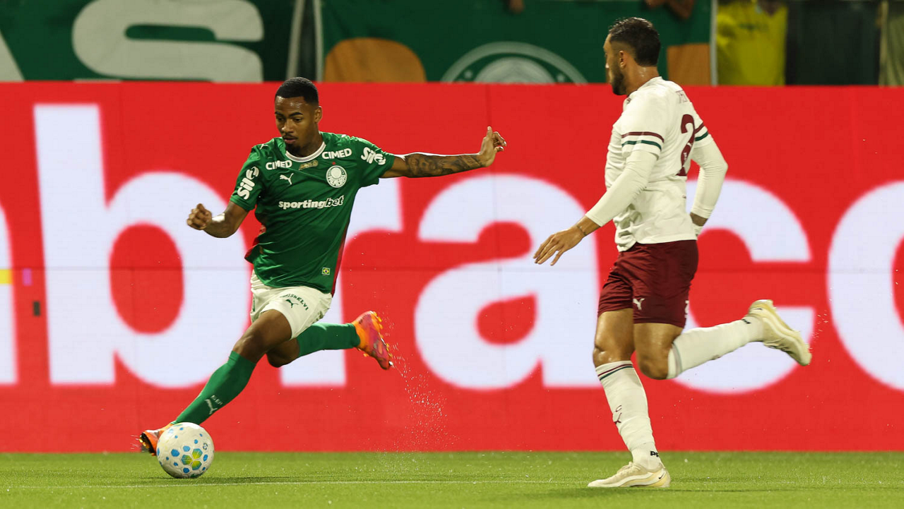 Allan se destaca em dribles e iguala marca de gols da última temporada no Palmeiras