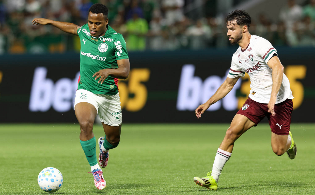 Arias: A Versatilidade que Transforma o Jogo e Encanta Abel