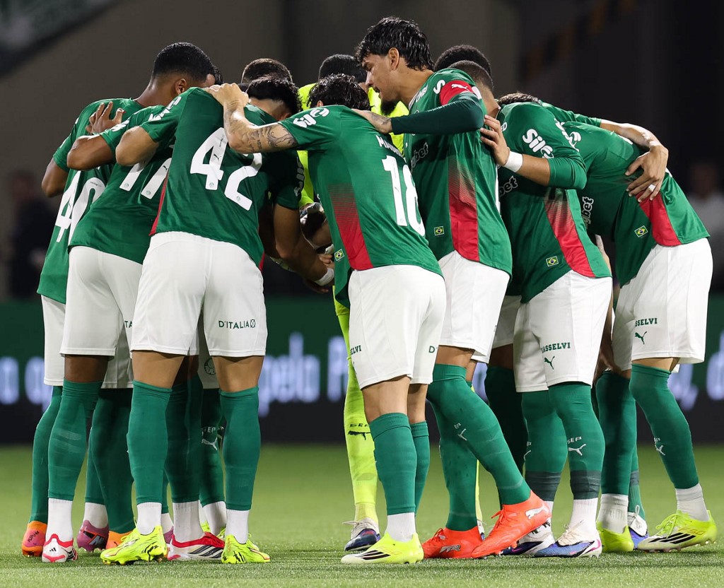 Abel Ferreira cobra desempenho e analisa titulares do Palmeiras antes de partida decisiva