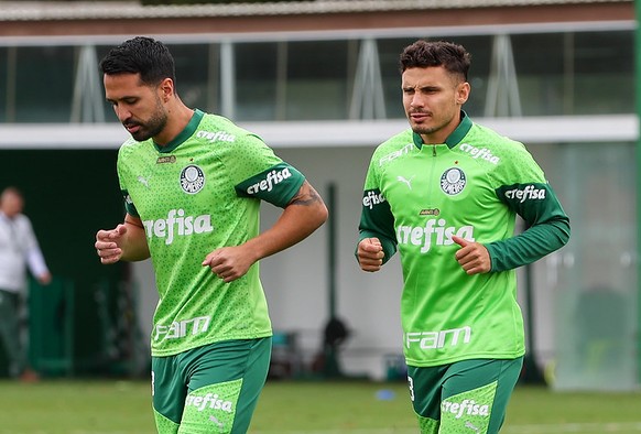Raphael Veiga revela que diálogo com ex-Palmeiras pesou na sua ida para o México
