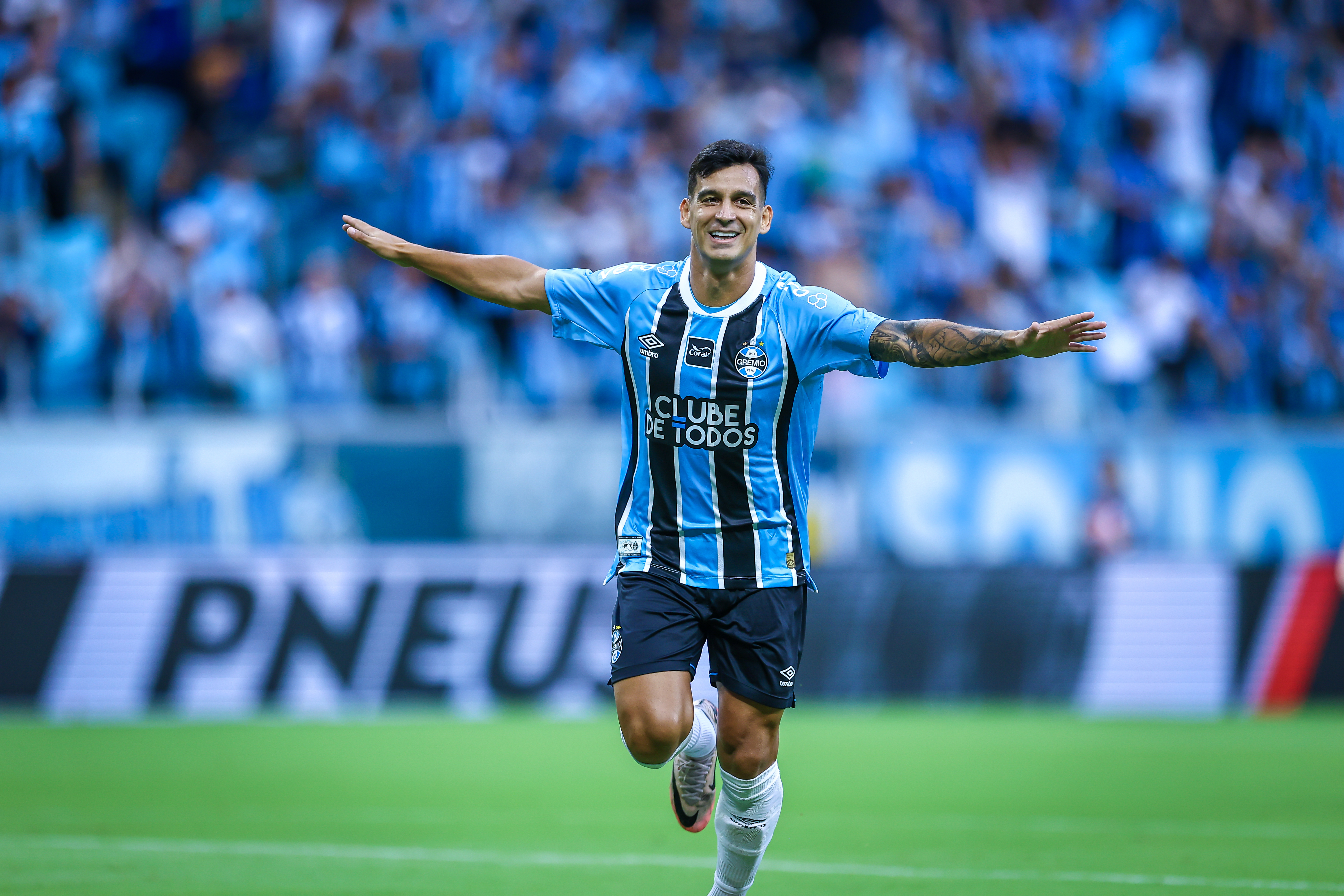 Cristaldo encerra vínculo com o Grêmio e reforça retorno ao futebol argentino