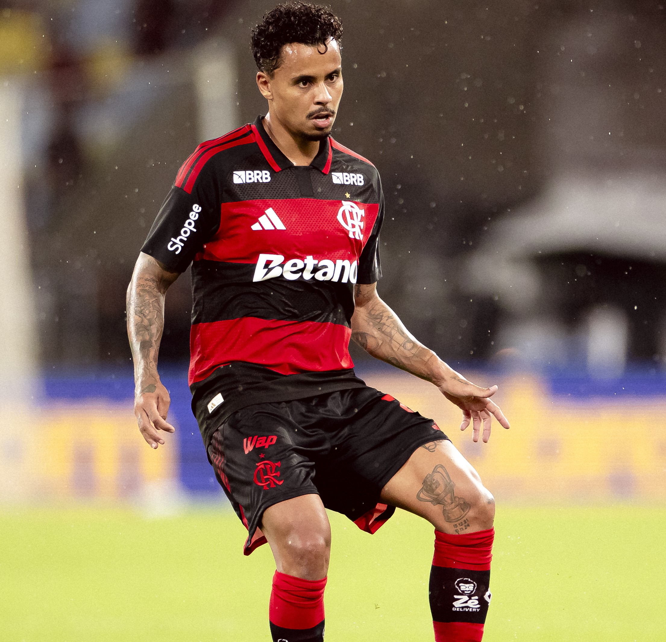 Corinthians Anuncia a Contratação do Volante do Flamengo em Movimento Estratégico para a Temporada