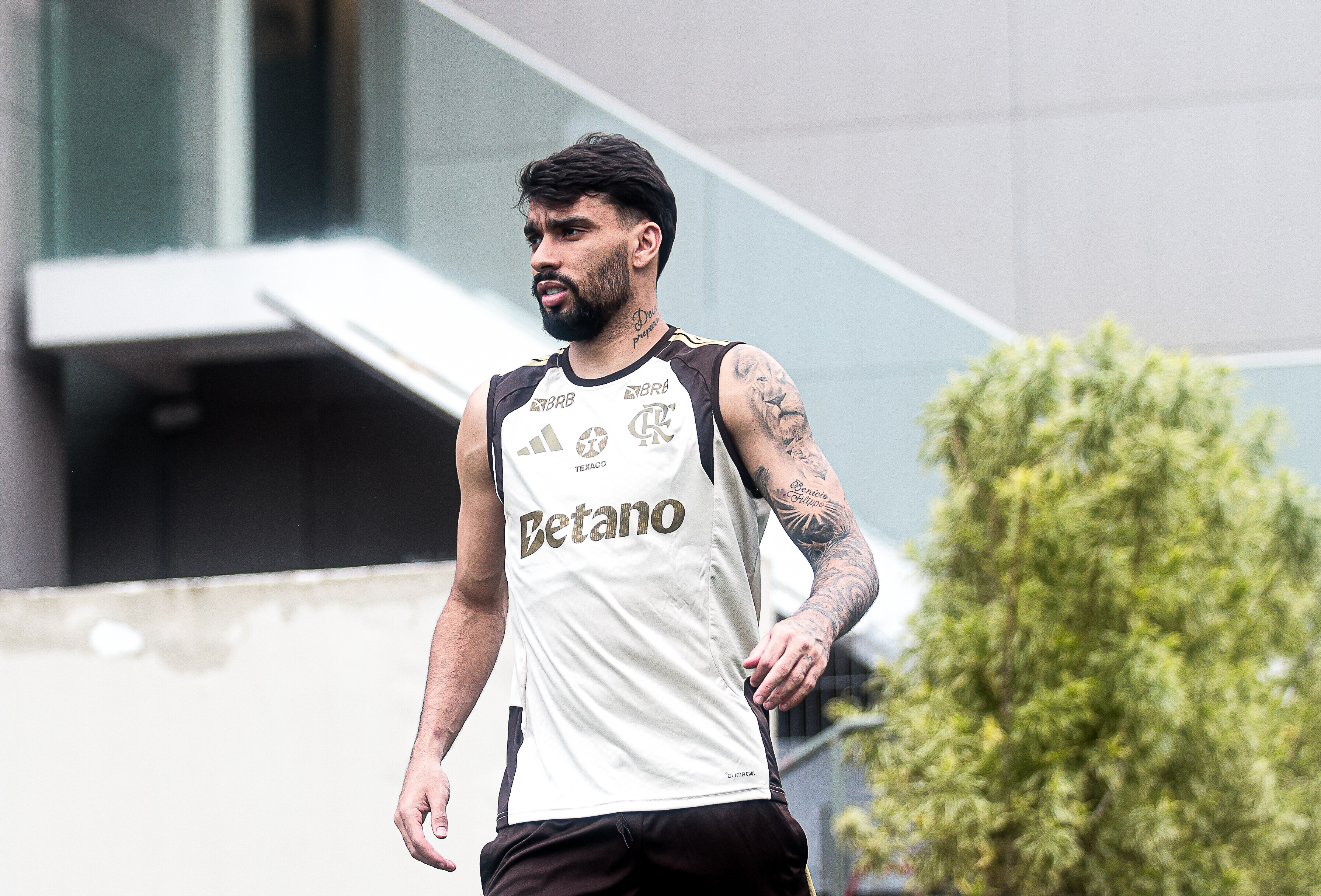 Flamengo se prepara para duelo decisivo contra o Inter com retorno de Paquetá ao Maracanã