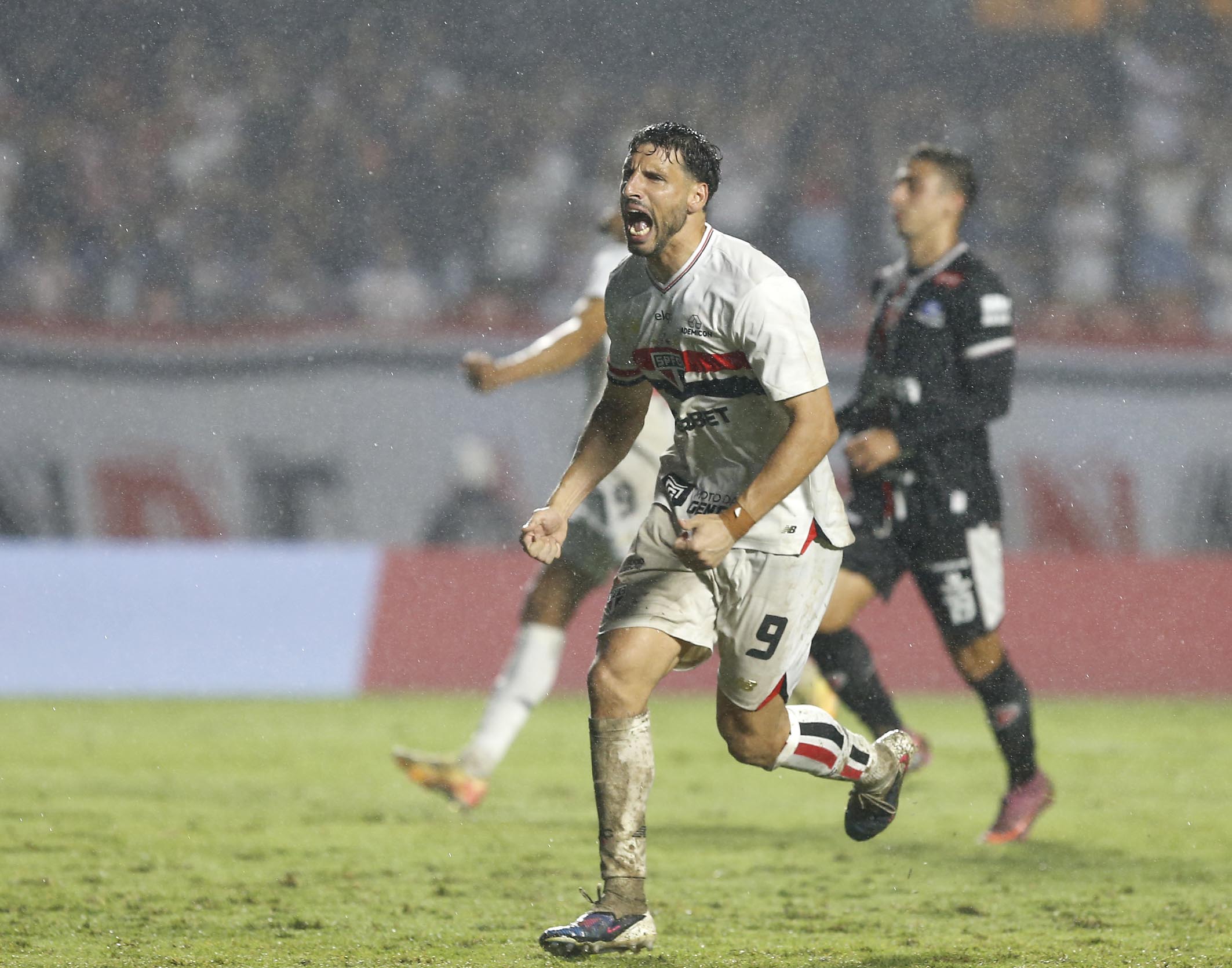 Em alta no São Paulo, Calleri vive melhor início de temporada da ...