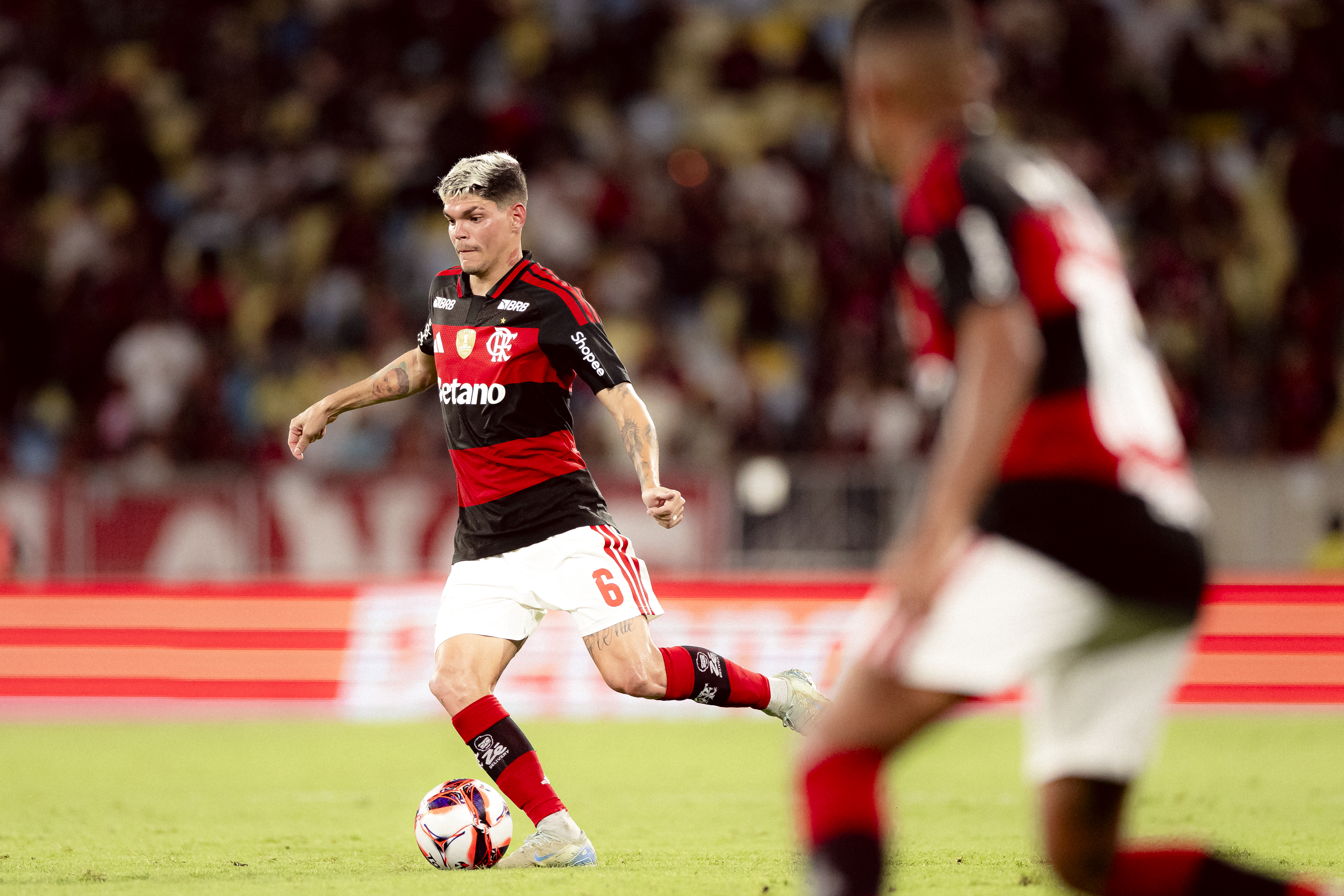 Vitória e Flamengo se Enfrentam: Expectativas e Prováveis Escalações no Brasileirão