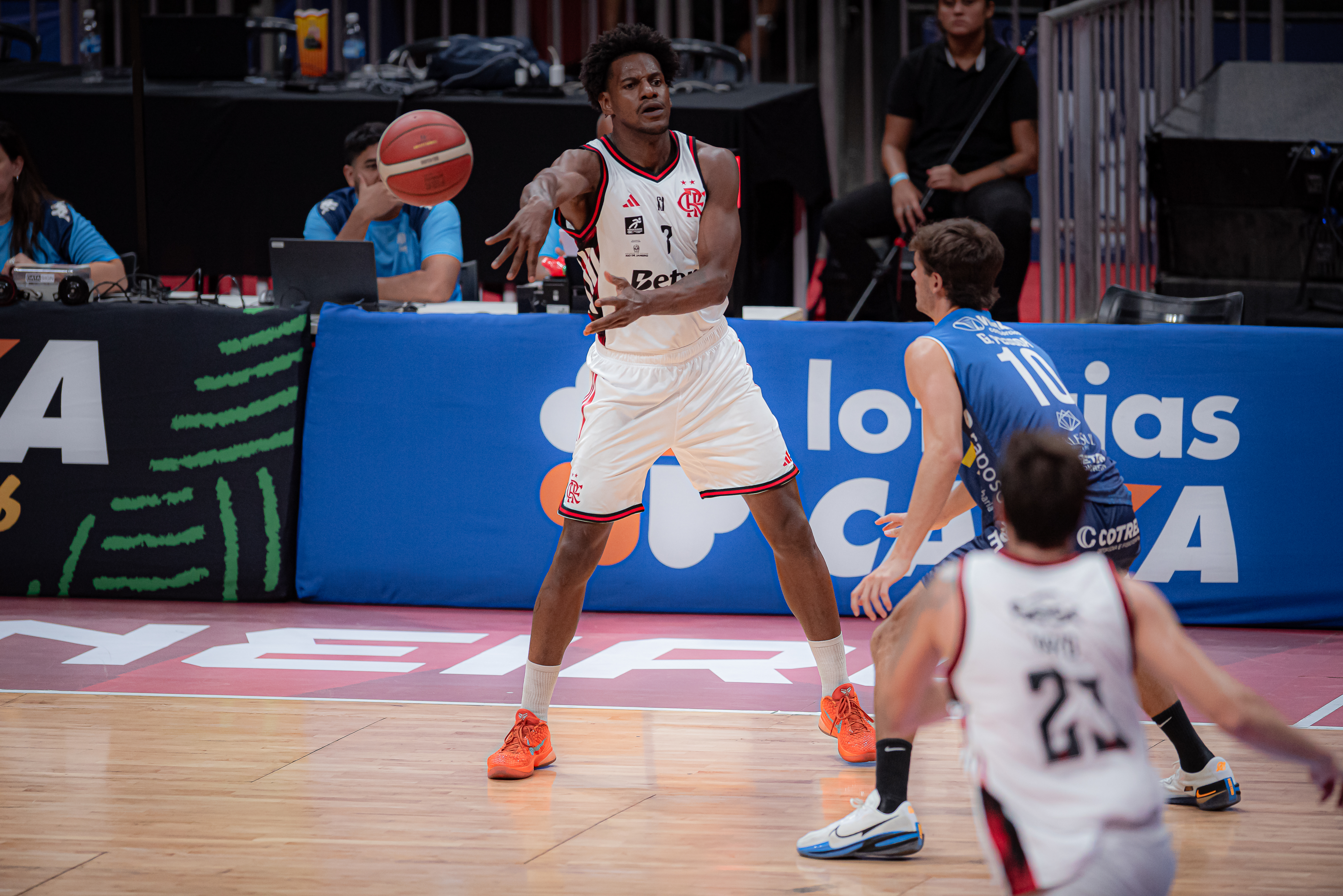 Flamengo retoma a liderança do NBB com vitória sobre o São José